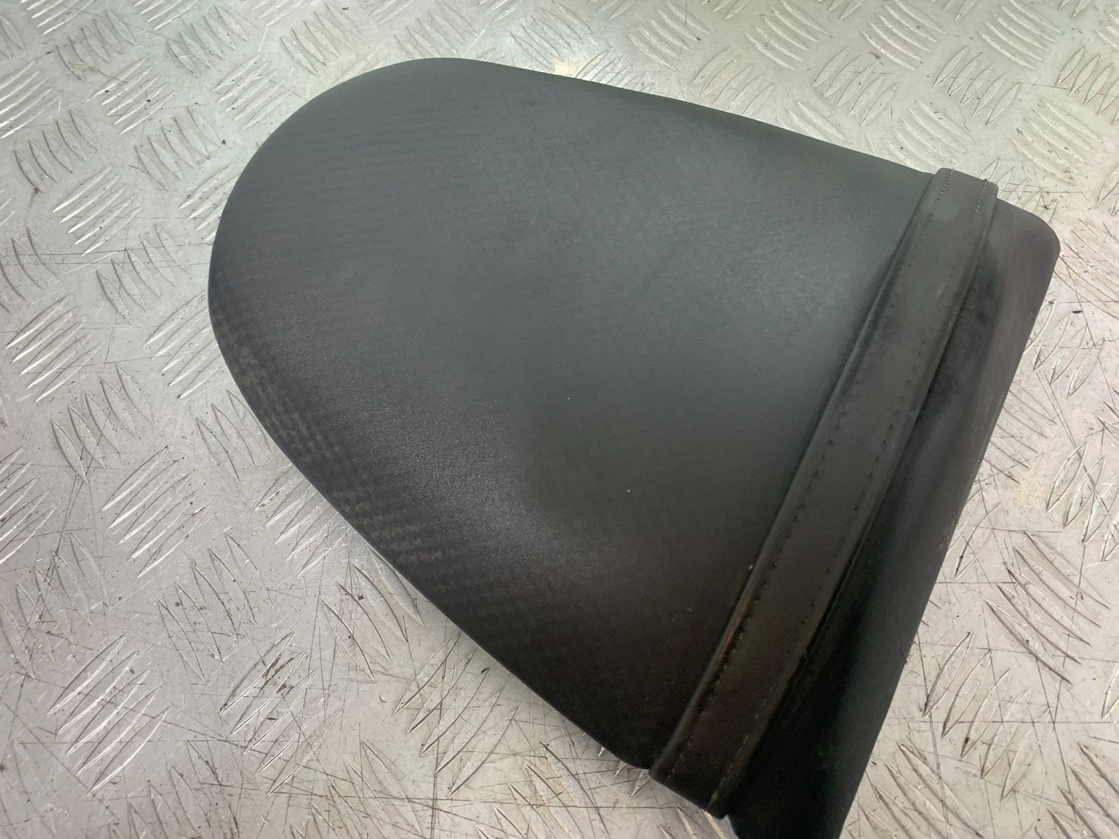 KAWASAKI Z750 Z 750 REAR SEAT  YEAR 2004-2006  (CMB1234)