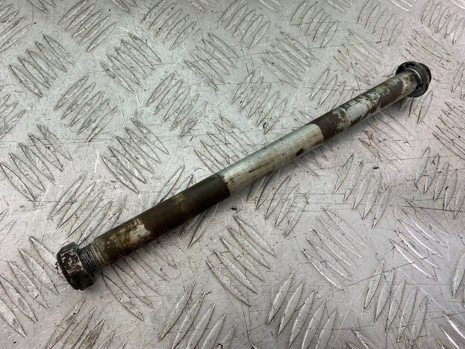 HONDA CBF600 CBF 600 SWINGARM SPINDLE  YEAR 2004-07  (CMB1305)
