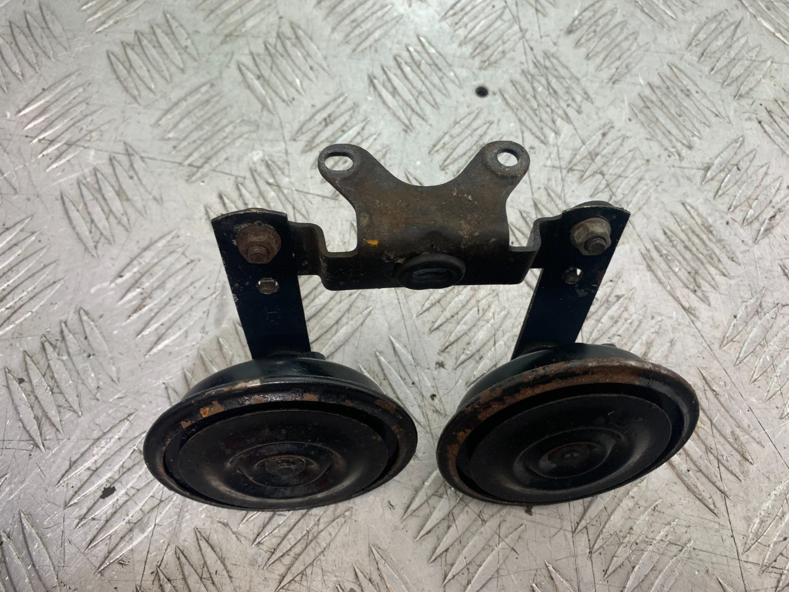 HONDA VT700 VT 700 SHADOW HORNS   YEAR 1984-85 (CMB1328)