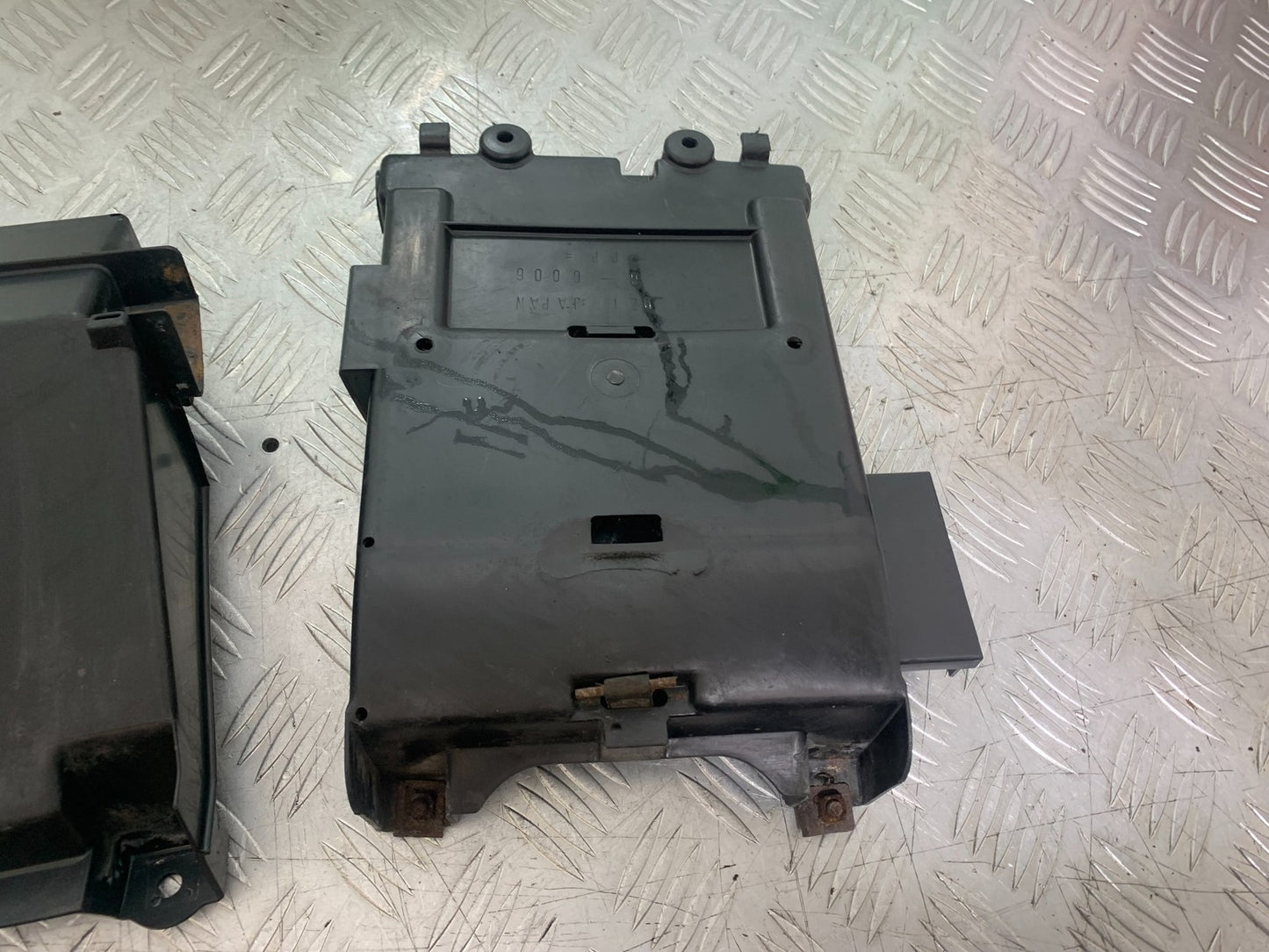 KAWASAKI Z750 Z 750 UNDERTRAY  YEAR 2004-2006  (CMB1234)