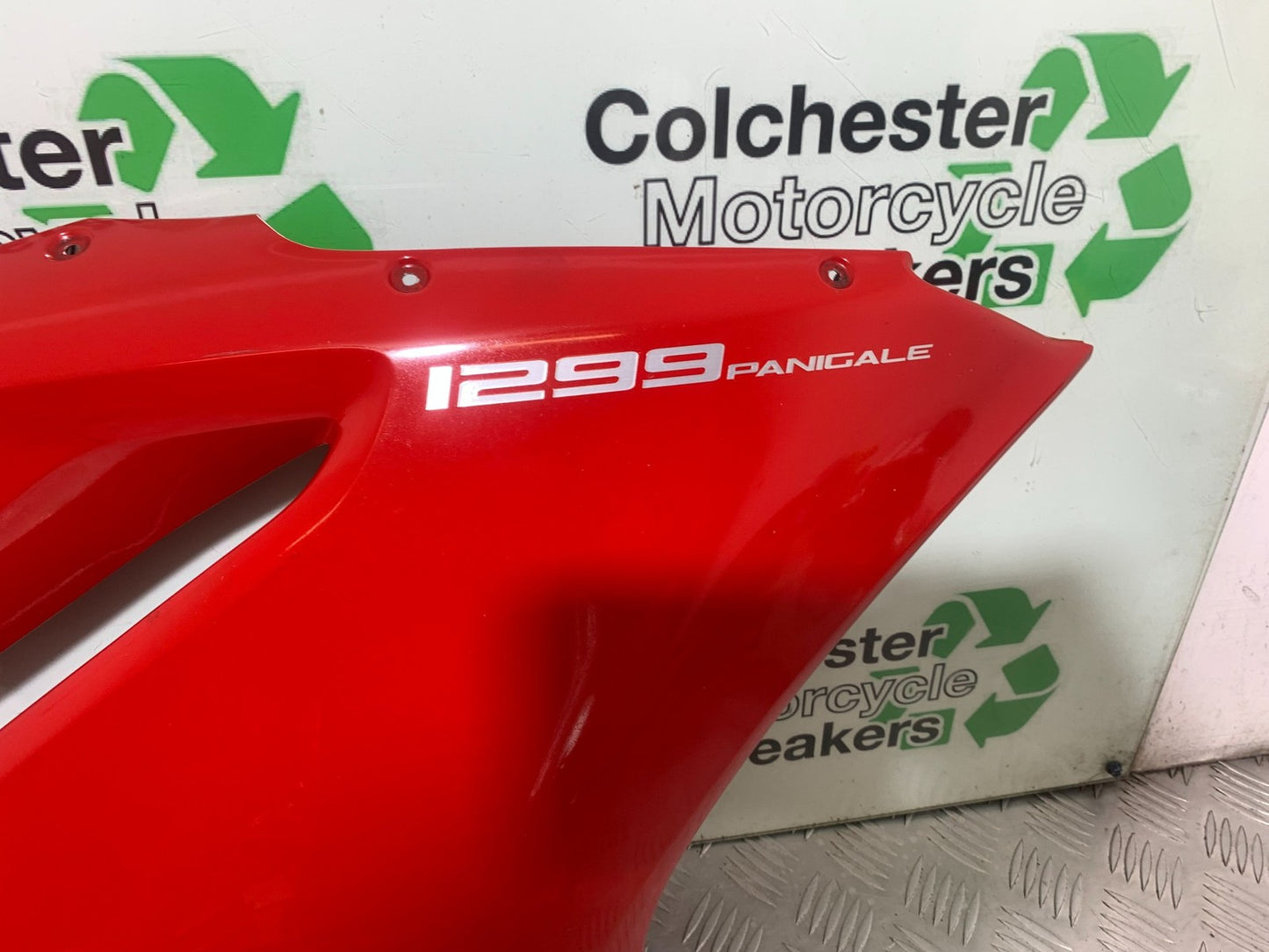 DUCATI 1299 PANIGALE RIGHT MIDDLE FAIRING PANEL YEAR 2016 (CMB 1187)