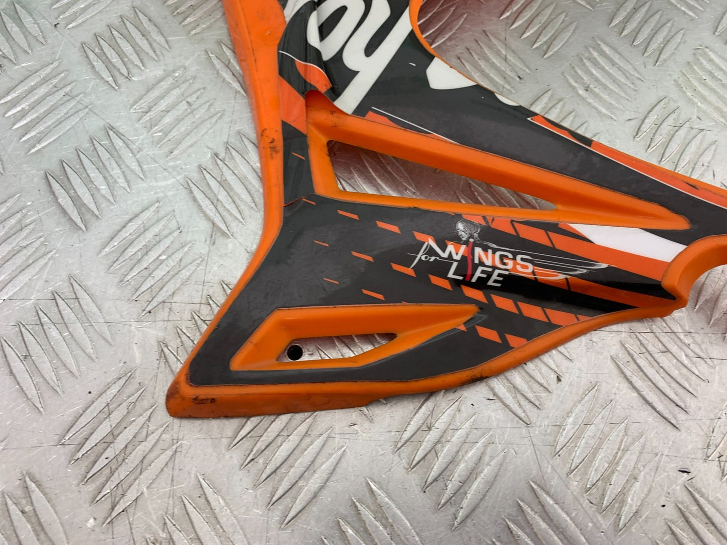 QINGQI QM125 GY-2B LEFT TANK COWL  YEAR 2016 (CMB1228)