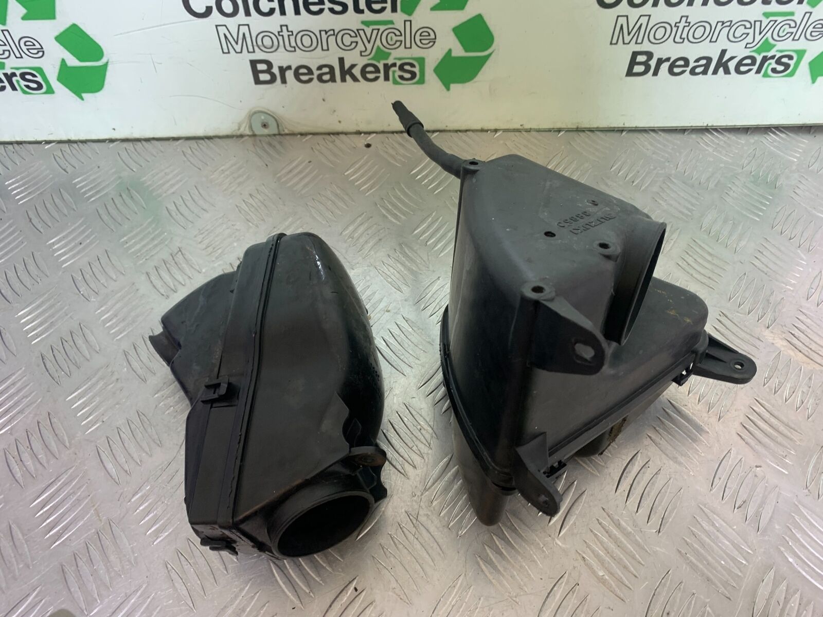 SUZUKI VS1400 VS 1400 INTRUDER AIRBOX YEAR 1988 (CMB1077)