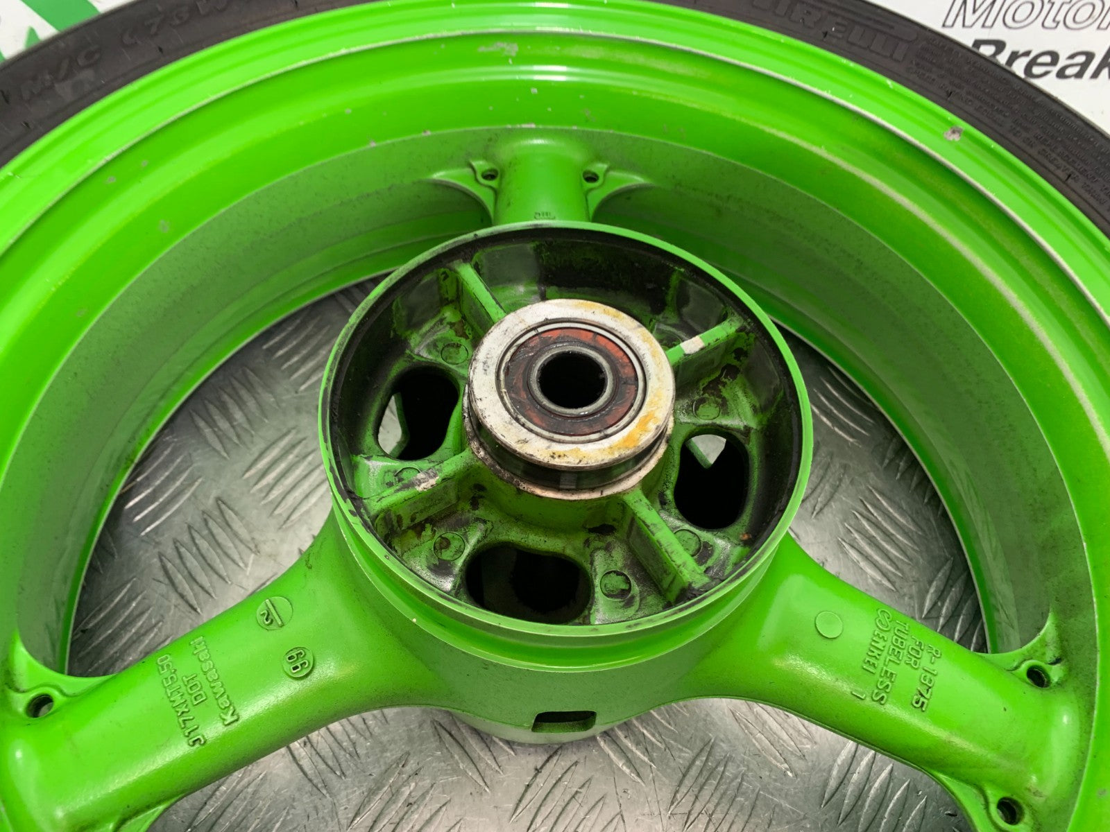 KAWASAKI ZX9R ZX9 R REAR WHEEL YEAR 1998-1999 (CMB1329)