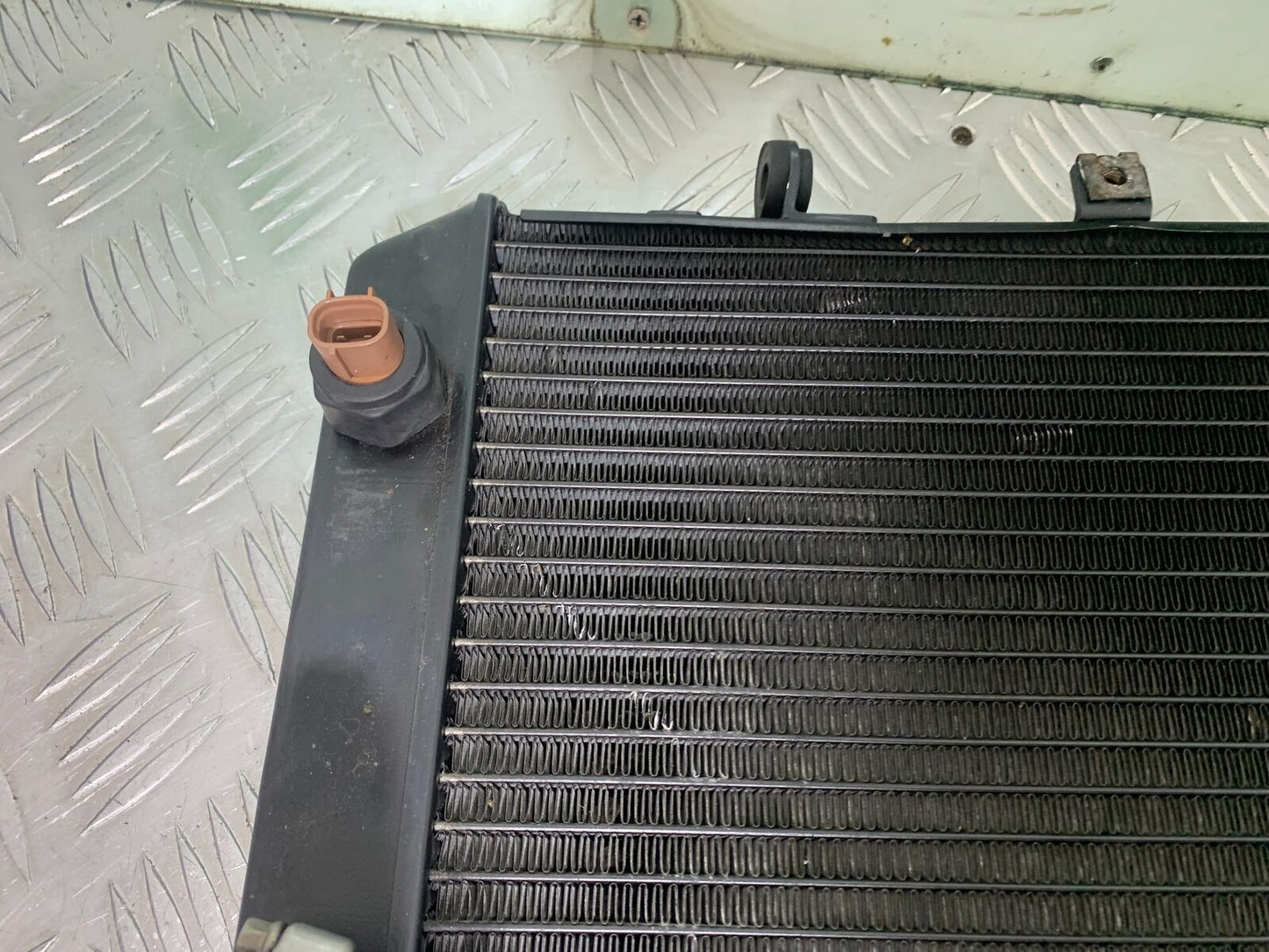 KAWASAKI Z750 Z 750 RADIATOR   YEAR 2004-2006  (CMB1104)