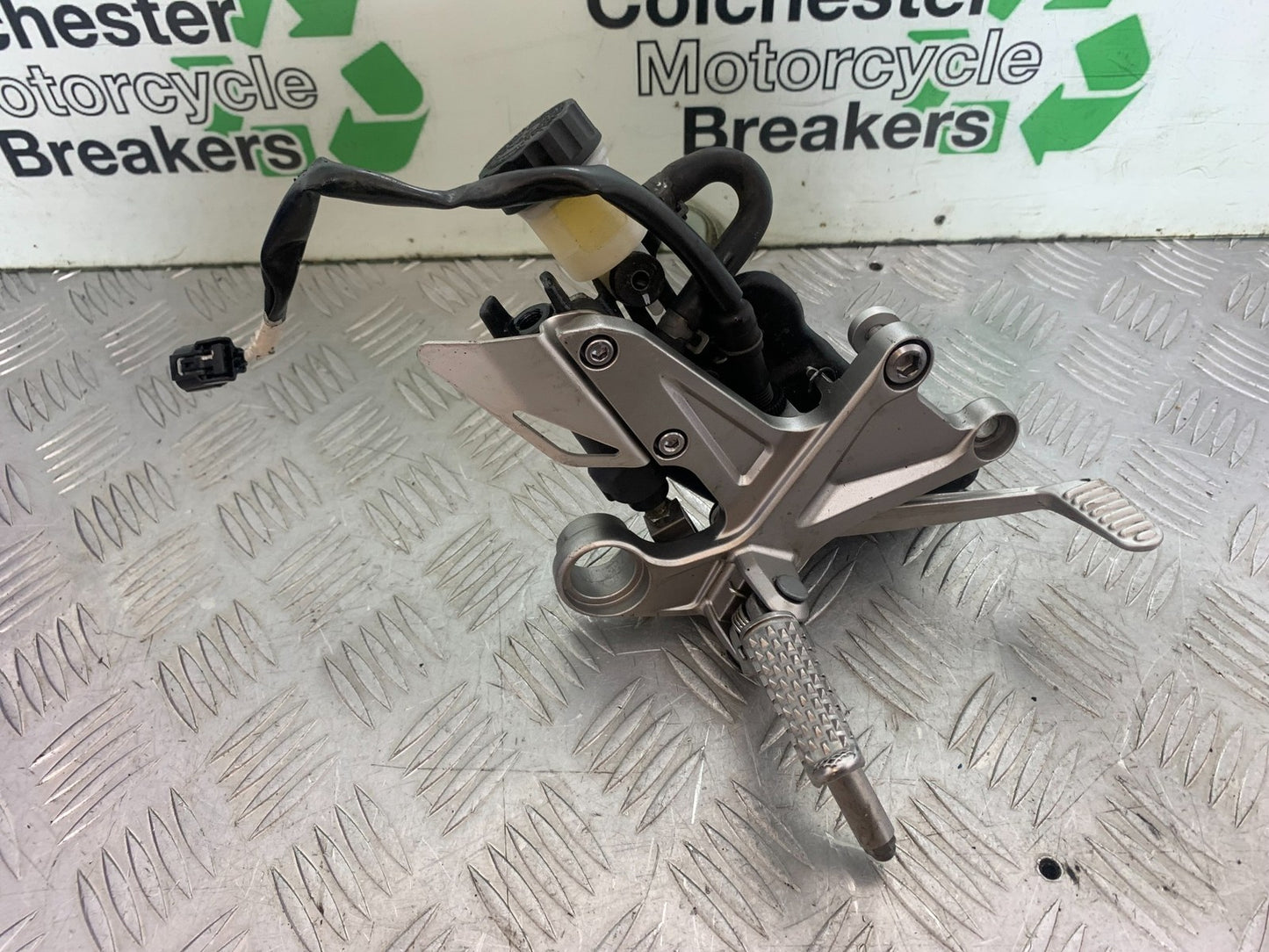 HONDA CBR1000 rr FIREBLADE FRONT RIGHT HANGER YEAR 2012-2016 (CMB1198)