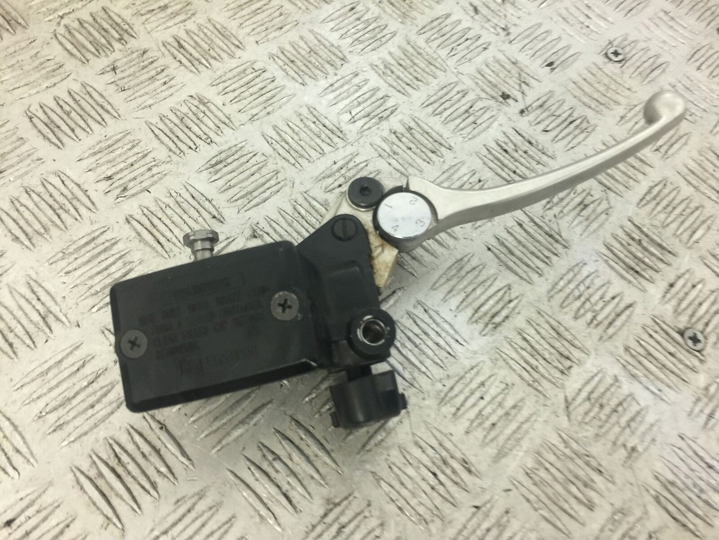 TRIUMPH TIGER 800 FRONT BRAKE MASTER CYLINDER  YEAR 2013 (STOCK 643)