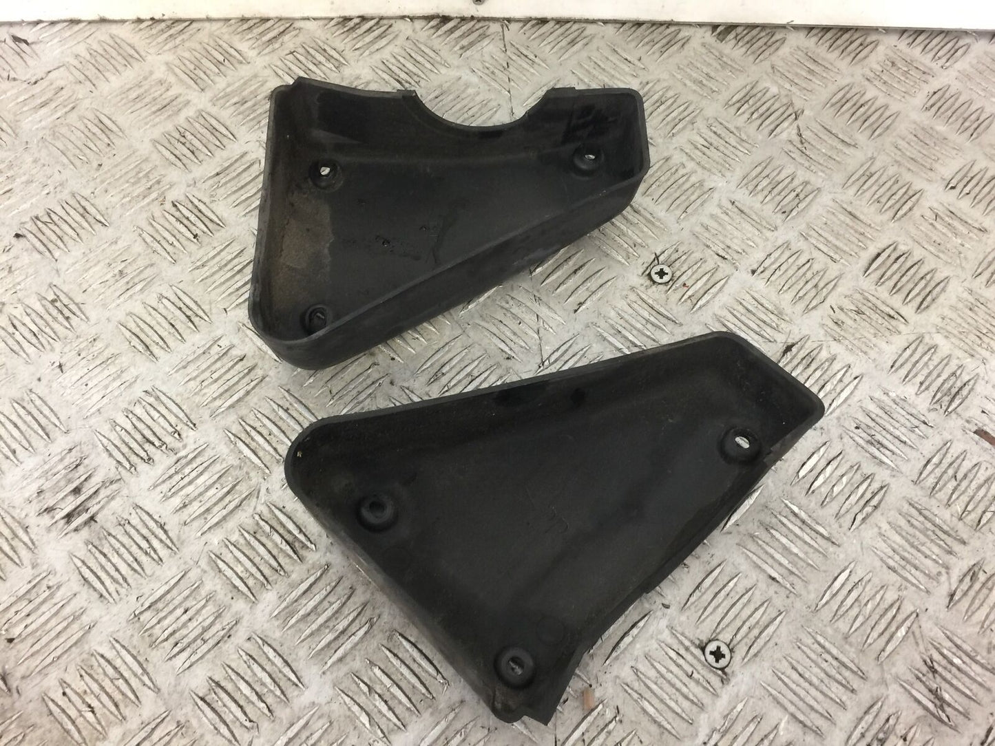 YAMAHA FZS600 FAZER 600 LEFT AND RIGHT FRAME COVERS YEAR 1998  (STOCK NO 335)