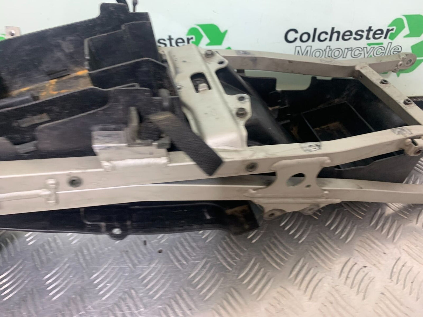 KAWASAKI ZX6R ZX6 J REAR MUDGUARD AND SUBFRAME YEAR 2000 (CMB1129)