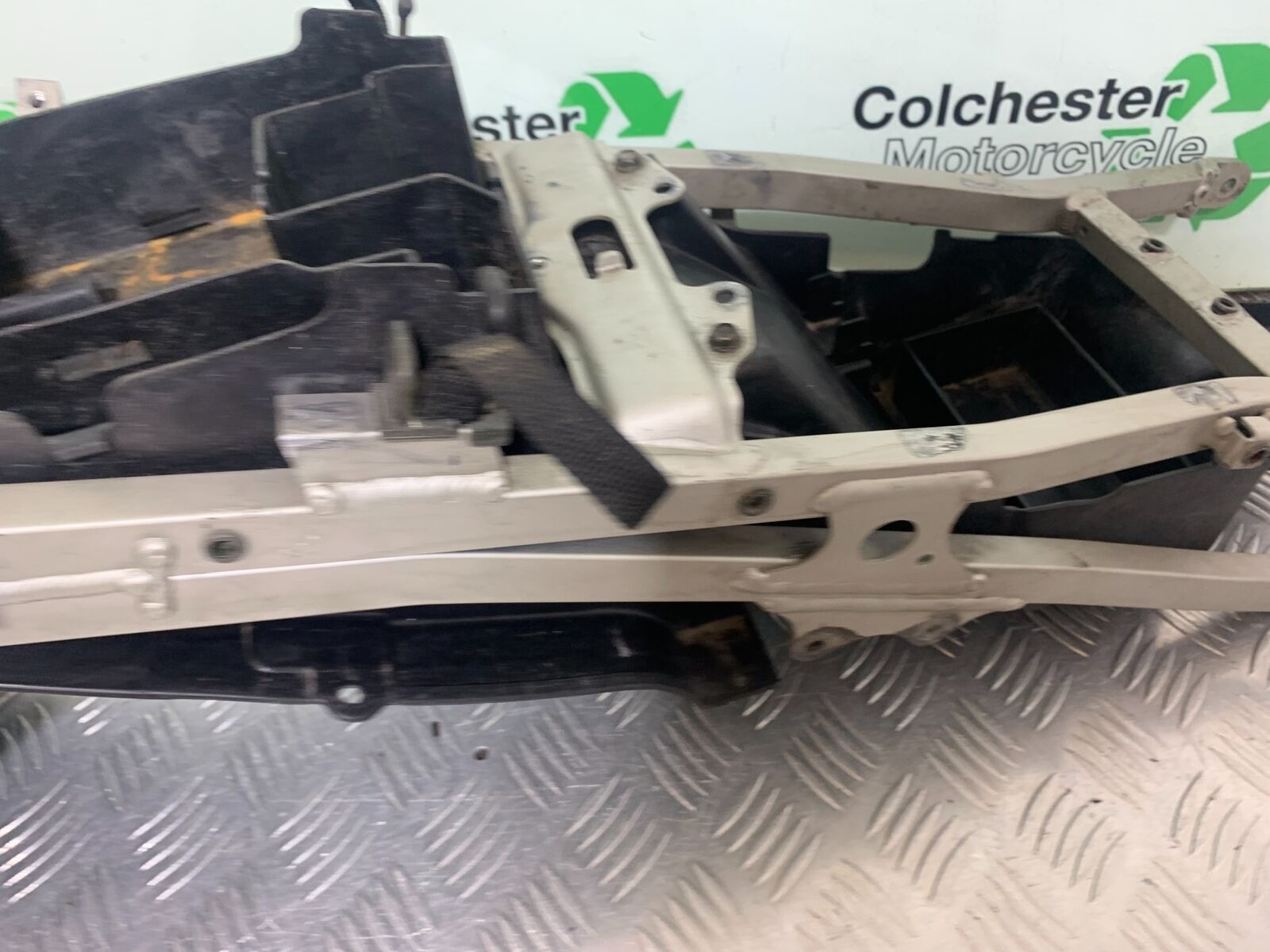KAWASAKI ZX6R ZX6 J REAR MUDGUARD AND SUBFRAME YEAR 2000 (CMB1129)