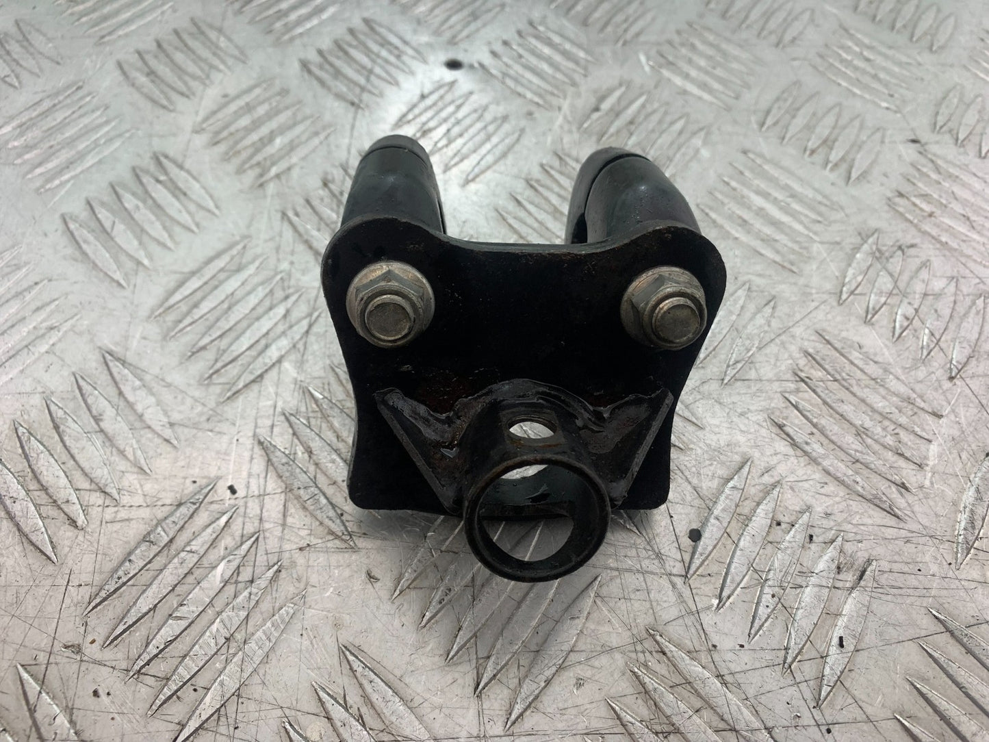 NECO ALEXONE 125 HANDLEBAR CLAMPS  YEAR 2016-2022  (CMB1273)