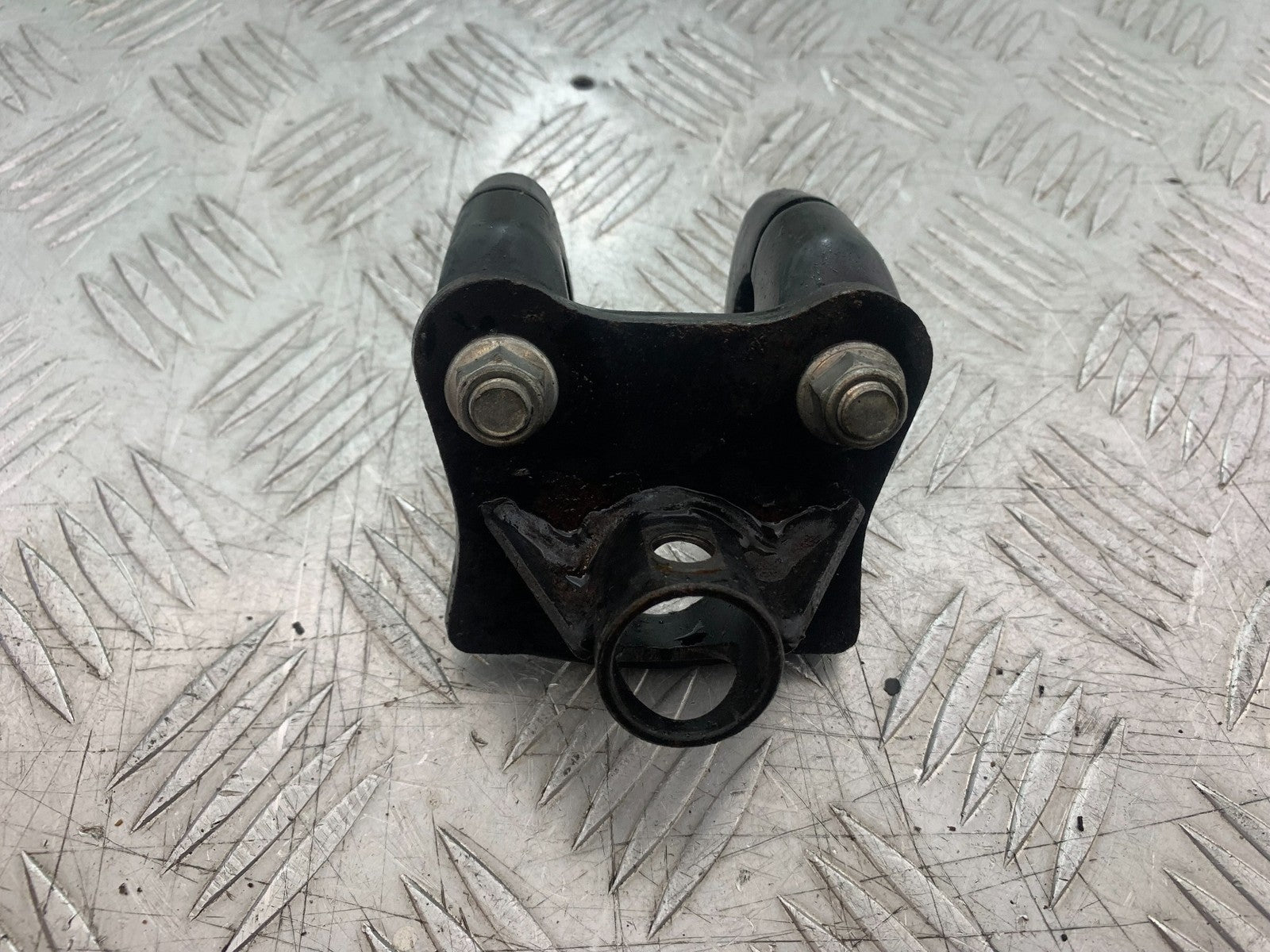 NECO ALEXONE 125 HANDLEBAR CLAMPS  YEAR 2016-2022  (CMB1273)