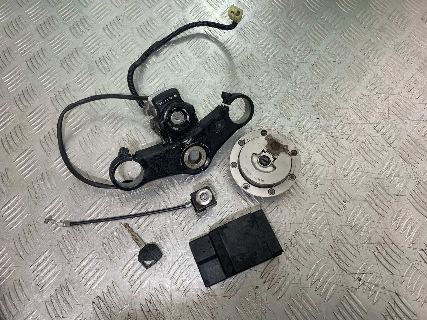 HONDA CBR600 CBR 600 FX FY ECU LOCKS KEY   YEAR 1999-2000 (CMB1287)
