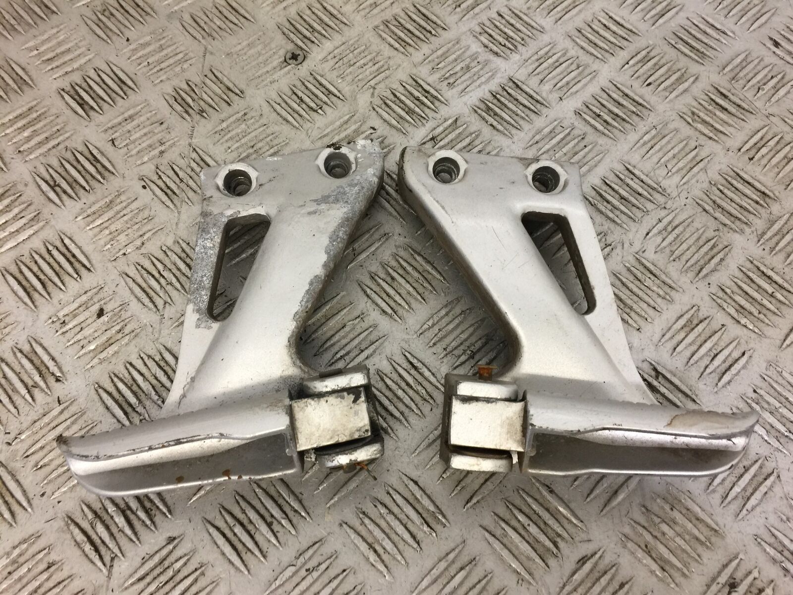 MOTO ROMA SK 125 REAR HANGERS YEAR 2010-2015 (STOCK 572)