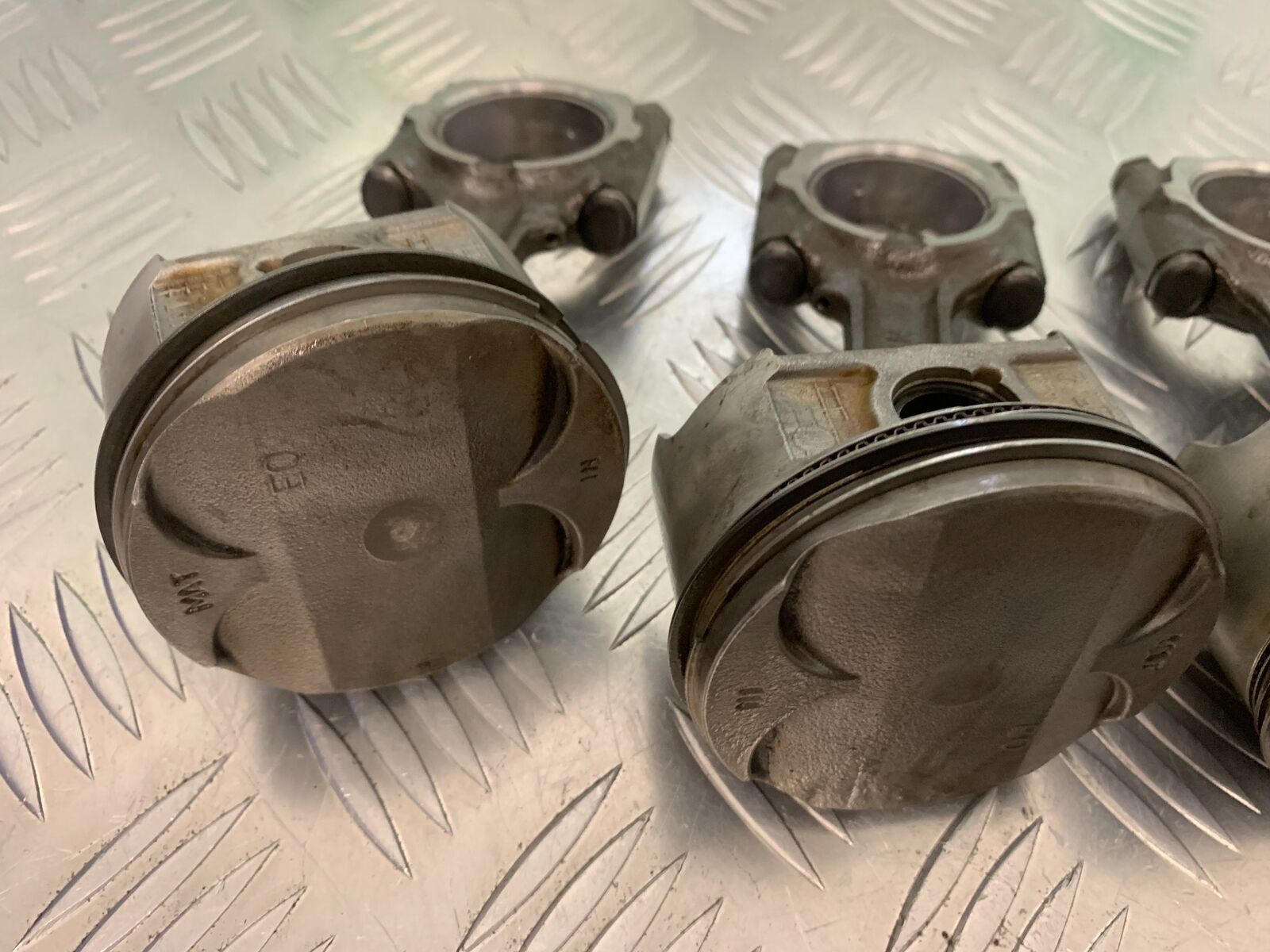 HONDA CBR1100 BLACKBIRD CONRODS AND PISTONS  YEAR 1999-05 (STOCK 961)