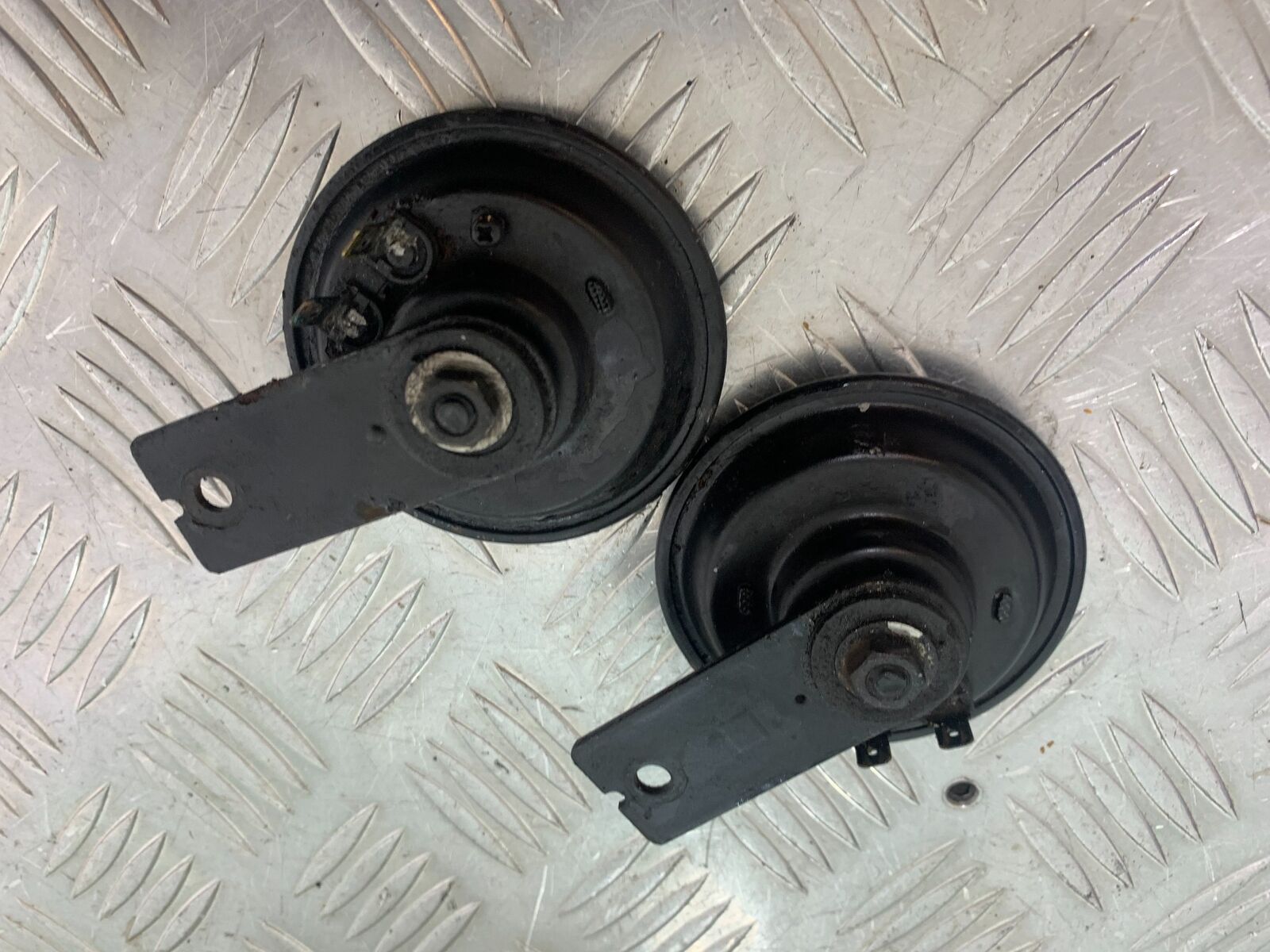 YAMAHA XJR1300 XJR 1300 HORNS  YEAR 1999-2003 (CMB1055)