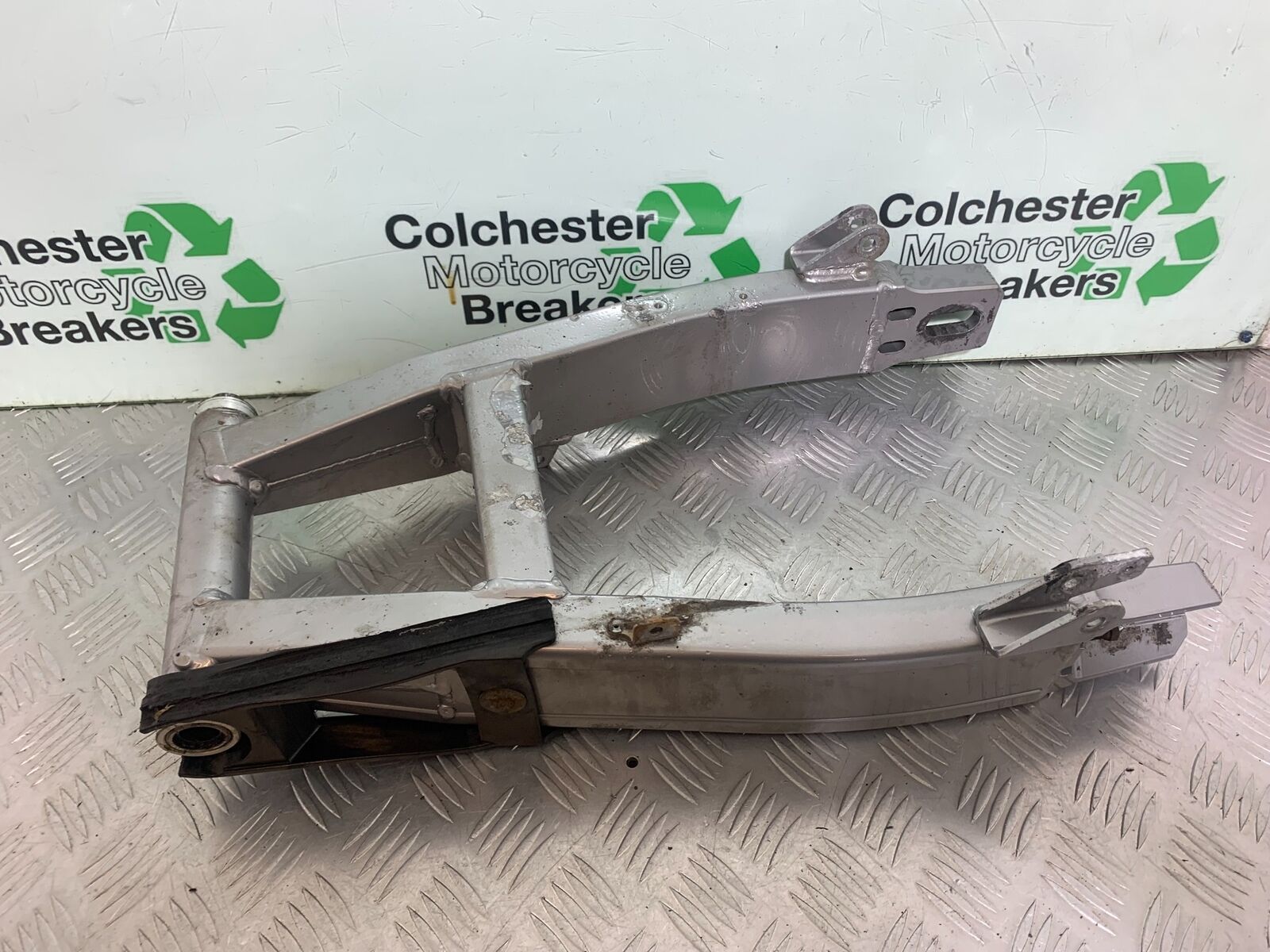 YAMAHA XJR1300 XJR 1300 SWINGARM   YEAR 1999-2003 (CMB1119)