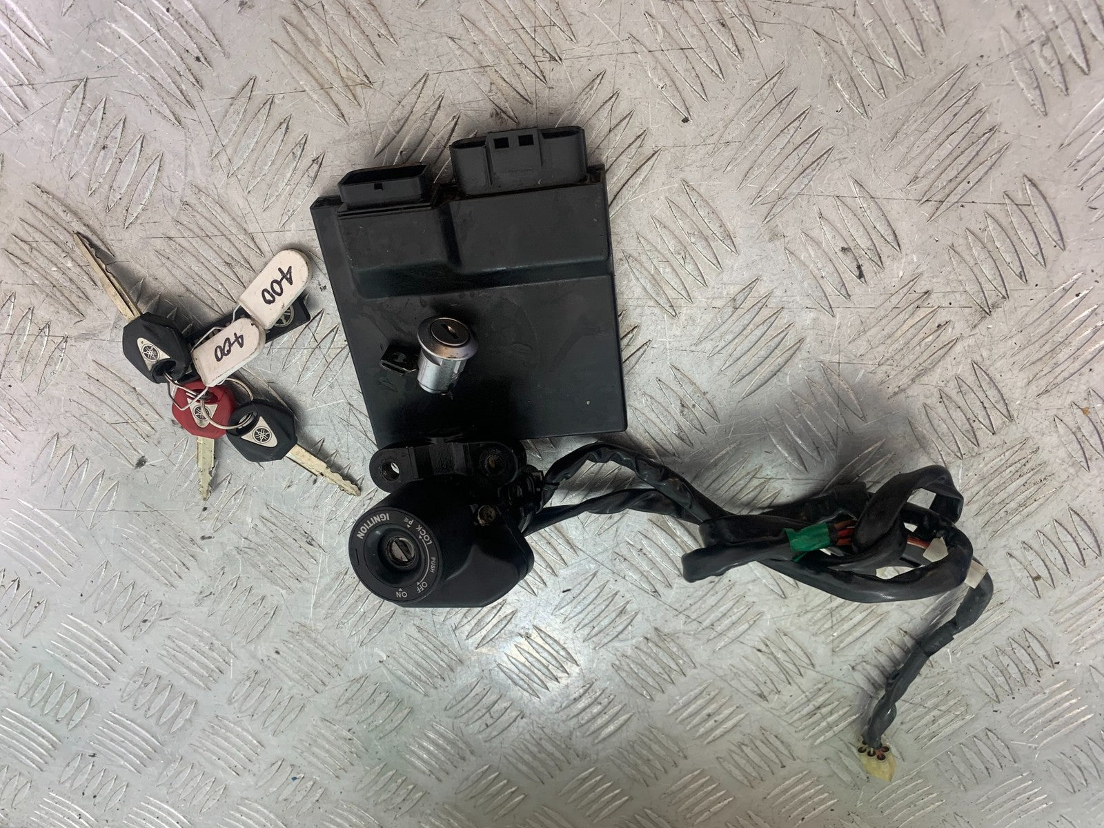 YAMAHA YZF R1 14 B BIG BANG ECU LOCKS KEYS    2009-11 (CMB1175)