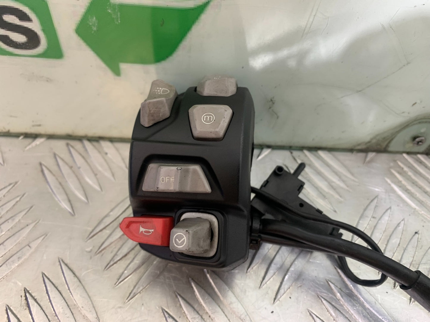 TRIUMPH TIGER 800 XRT LEFT AND RIGHT SWITCH GEARS  YEAR 2018-2020 (CMB1193)