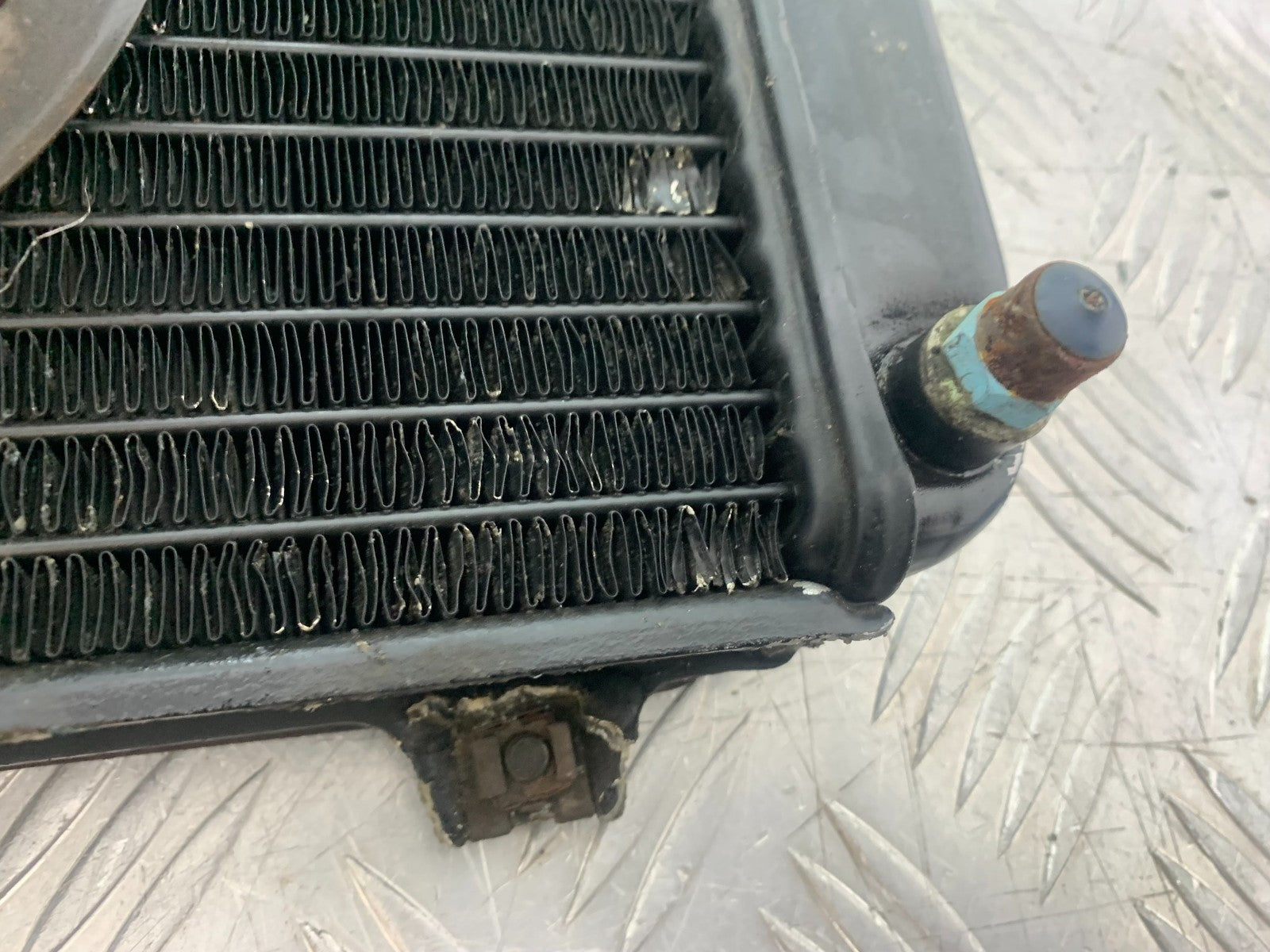 KAWASAKI GPZ600 GPZ 600 RADIATOR AND FAN  YEAR 1988-90 (CMB1258)