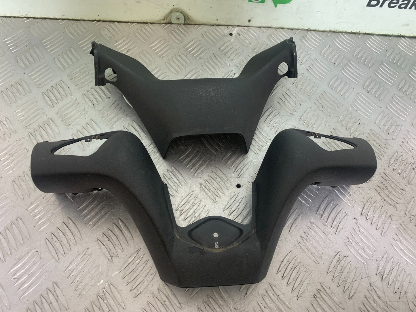 PIAGGIO MP3 250 ie HANDLEBAR COVERS   YEAR 2007 (CMB1307)