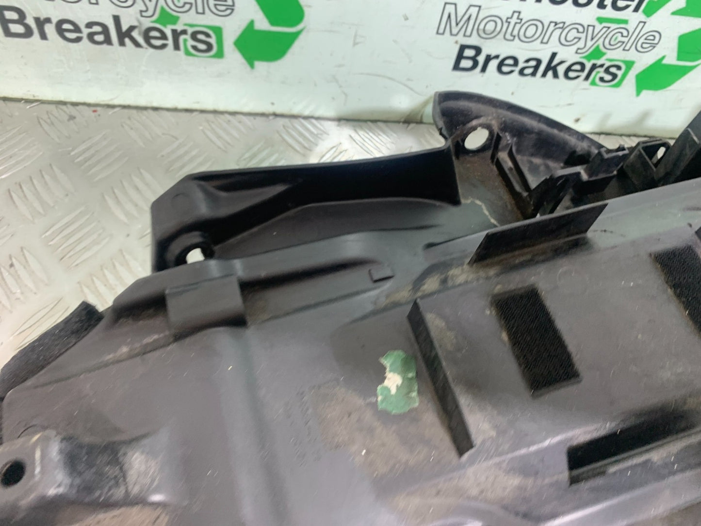HONDA XL125 VARADERO UNDERTRAY  YEAR 2001-2006  (CMB1210)