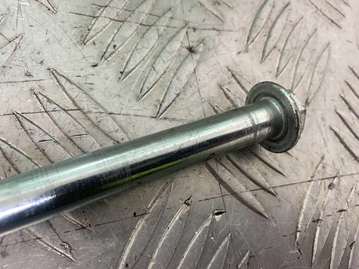 PIONEER NEVADA XF125 SWINGARM SPINDLE   YEAR 2009 (CMB1214)