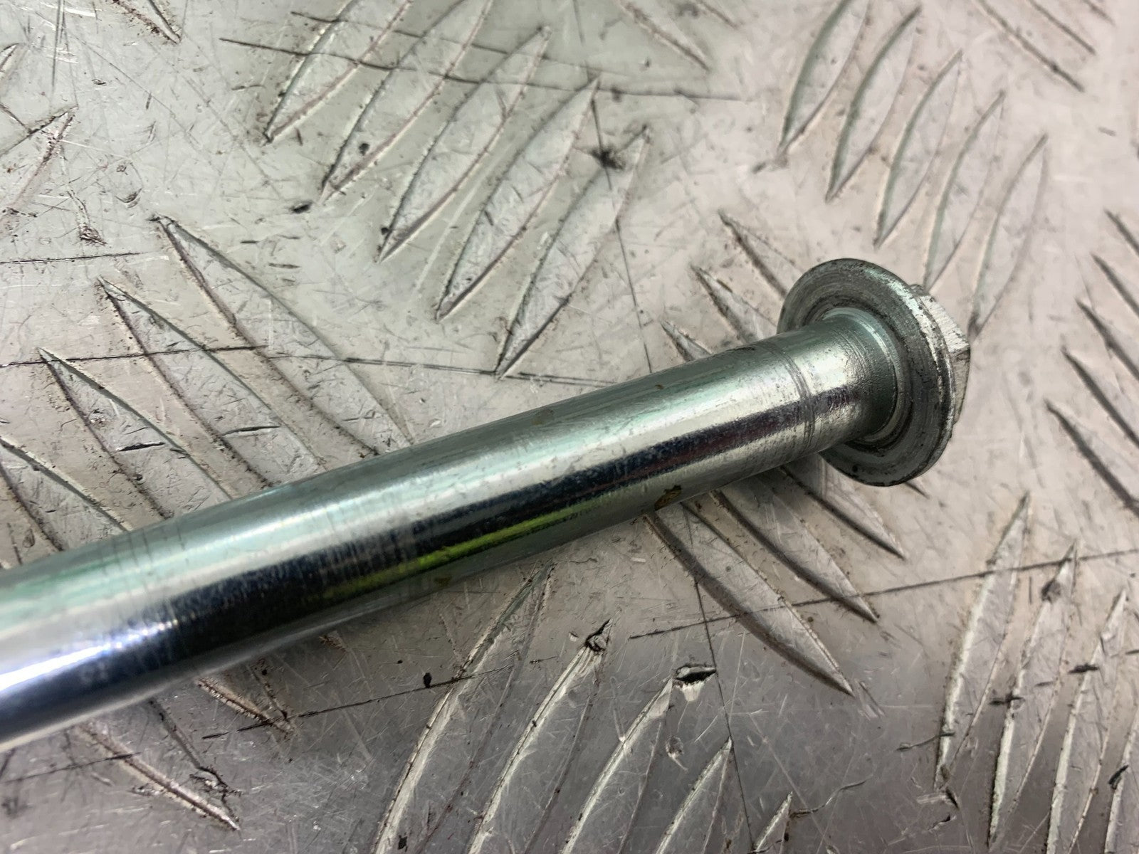 PIONEER NEVADA XF125 SWINGARM SPINDLE   YEAR 2009 (CMB1214)