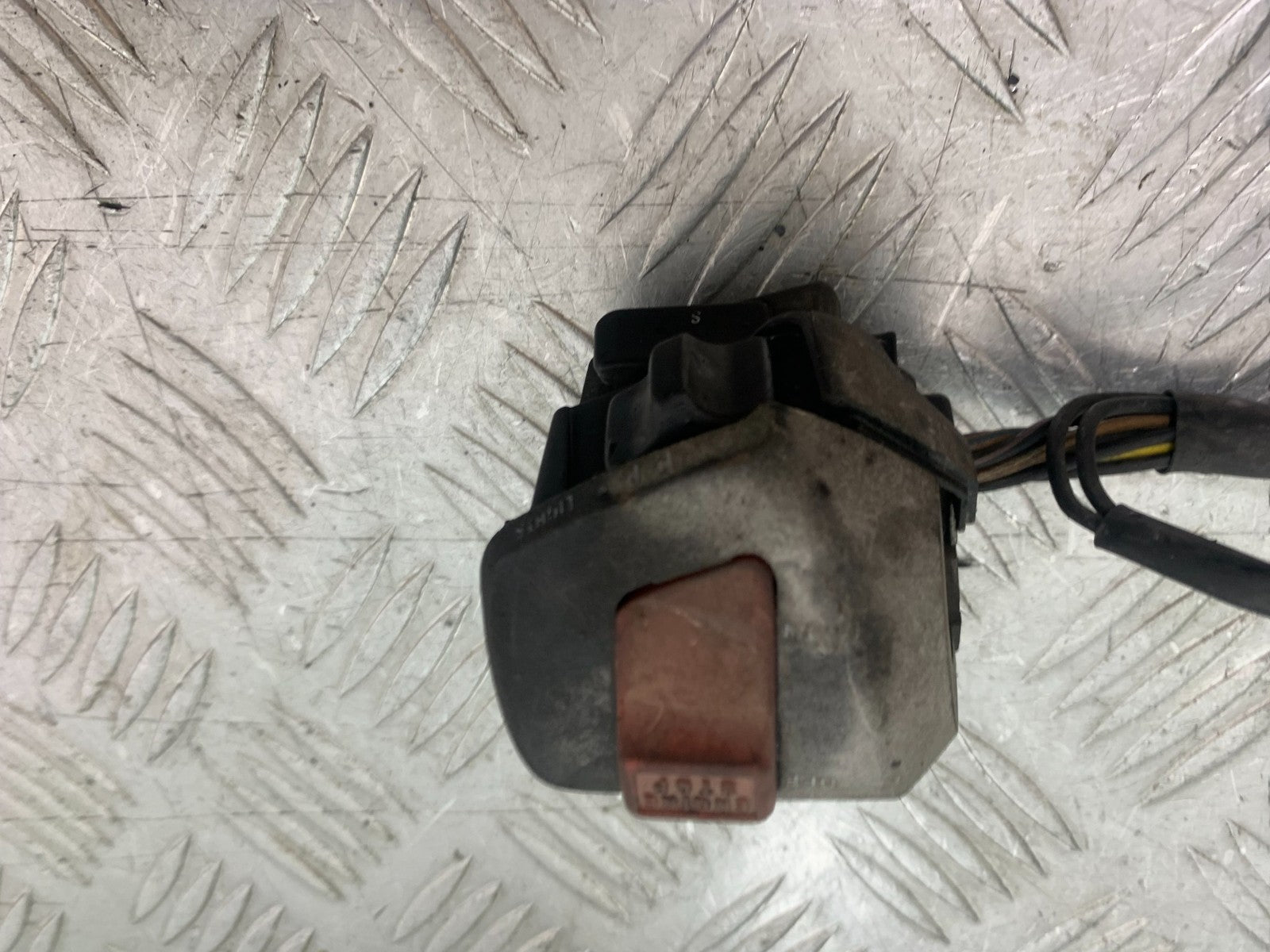 HONDA NTV 600 REVERE RIGHT SWITCH GEAR    YEAR 1988-1996  (CMB1281)