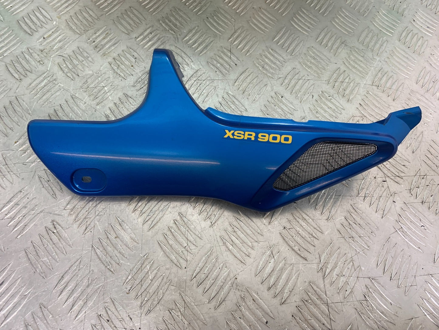YAMAHA XSR900 XSR 900 LEFT SEAT PANEL  YEAR 2022-2024 (CMB1215)