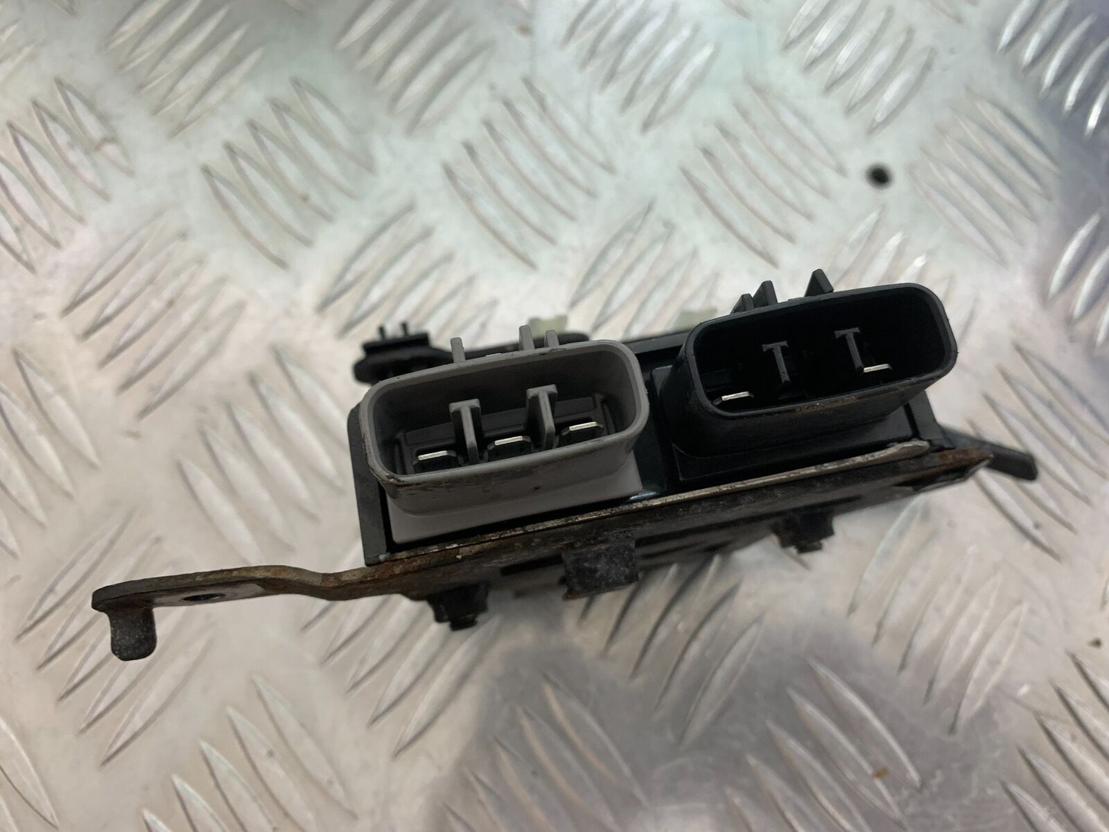 HONDA CBR650 F CBR 650F REGULATOR YEAR 2014-2017  (STOCK 998)