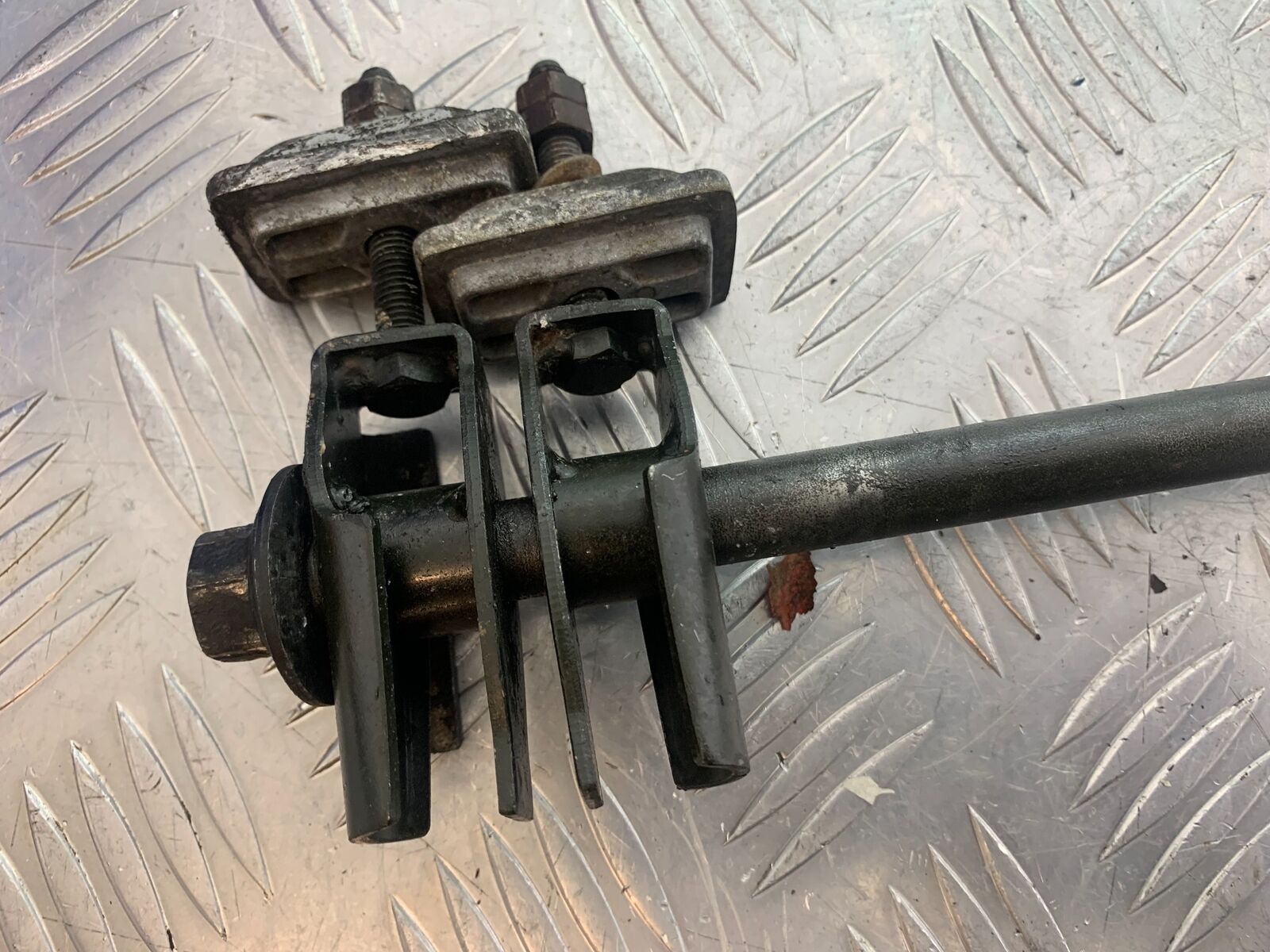 SINNIS TERRAIN 125 REAR WHEEL SPINDLE  YEAR 2018 (CMB1123)