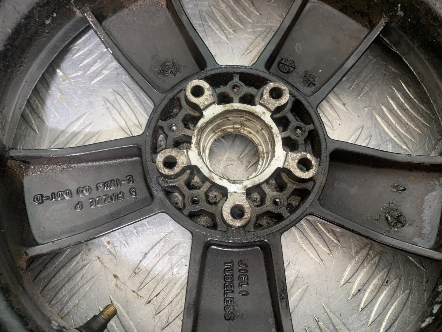 PIAGGIO VESPA GTS 125 REAR WHEEL   YEAR 2009-2014  (CMB1261)
