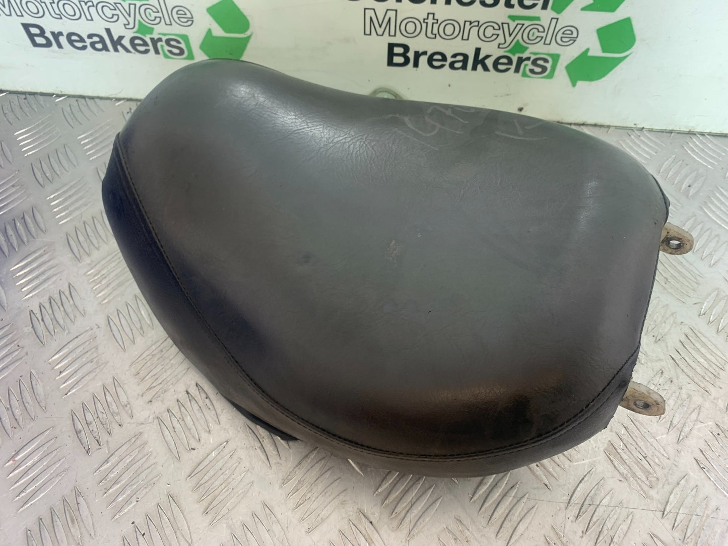 YAMAHA XV535 XV 535 VIRAGO FRONT SEAT YEAR 1994-02 (CMB1162)