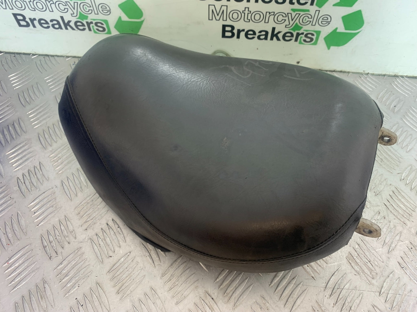 YAMAHA XV535 XV 535 VIRAGO FRONT SEAT YEAR 1994-02 (CMB1162)