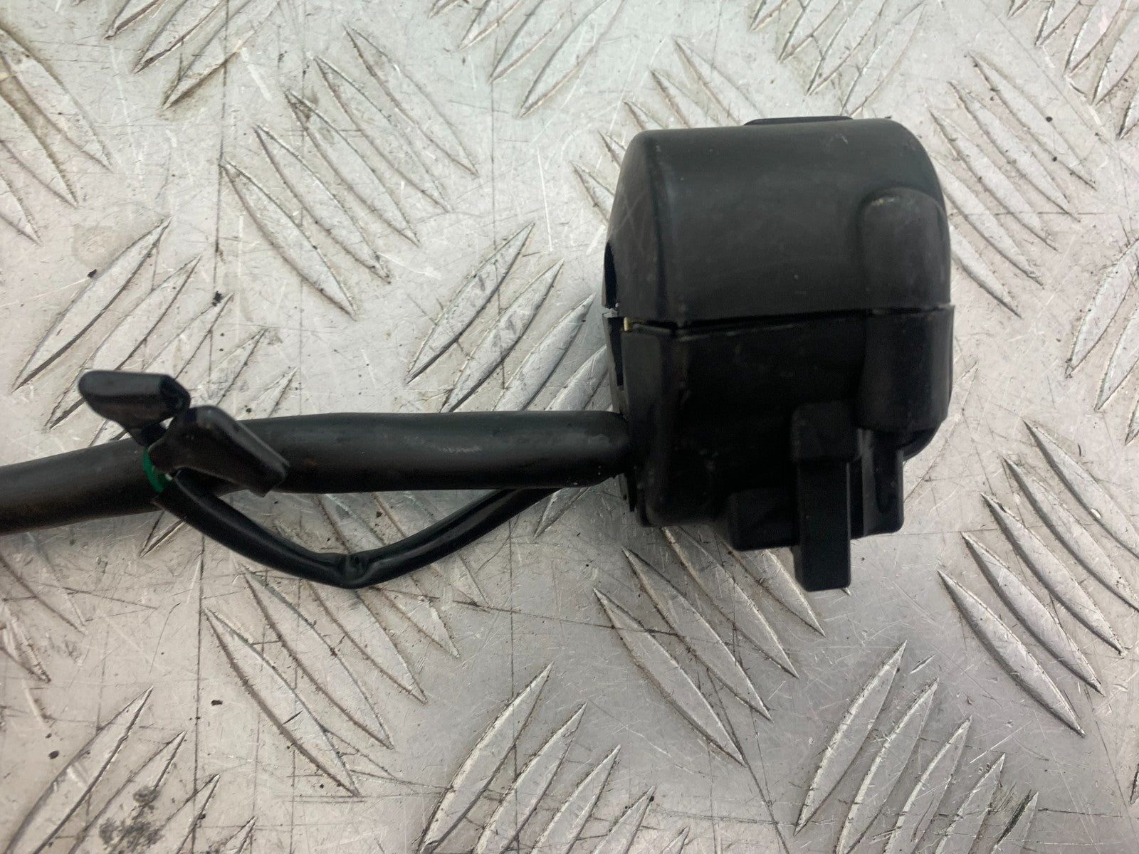 HONDA XL125 VARADERO LEFT SWITCH GEAR  YEAR 2001-2006  (CMB1210)