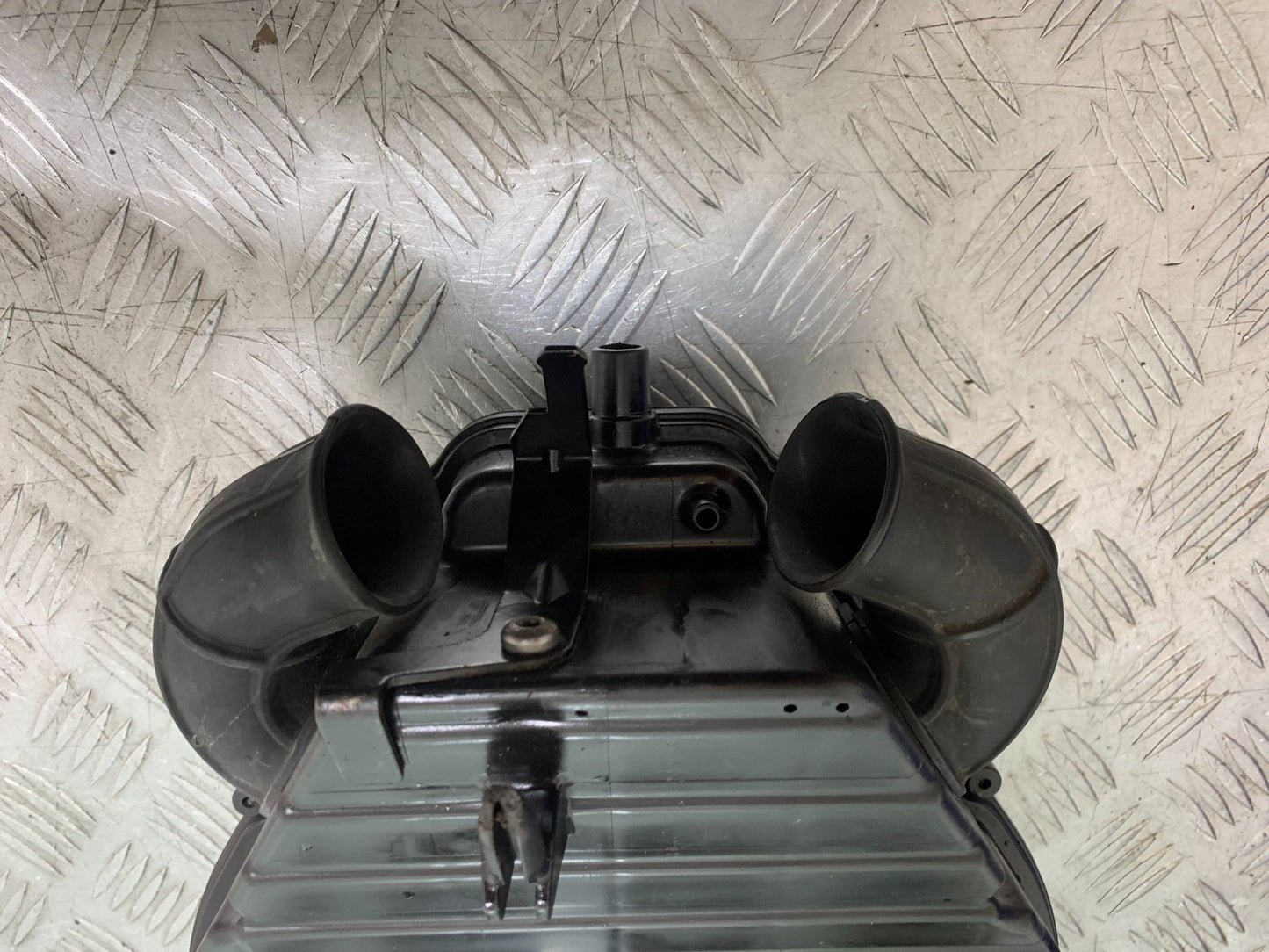 TRIUMPH SPEED TRIPLE R 1050 AIRBOX   2009 (CMB1183)