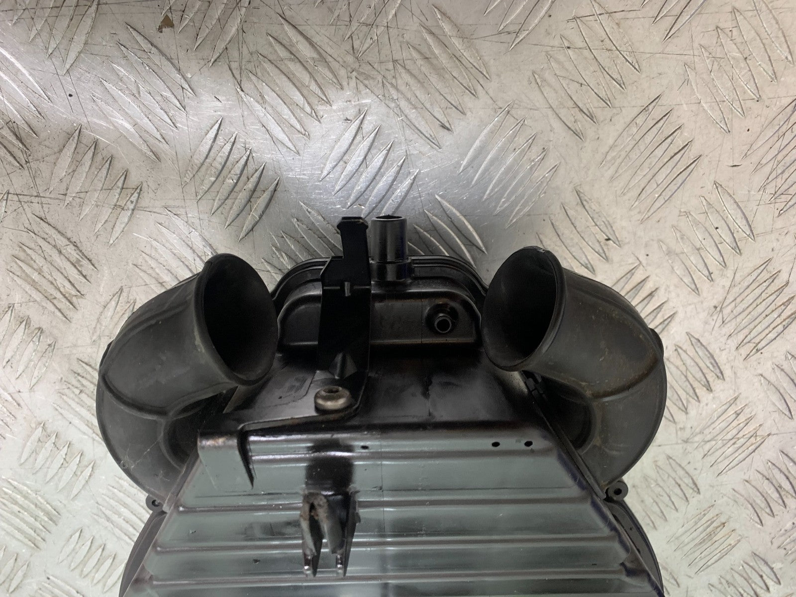TRIUMPH SPEED TRIPLE R 1050 AIRBOX   2009 (CMB1183)