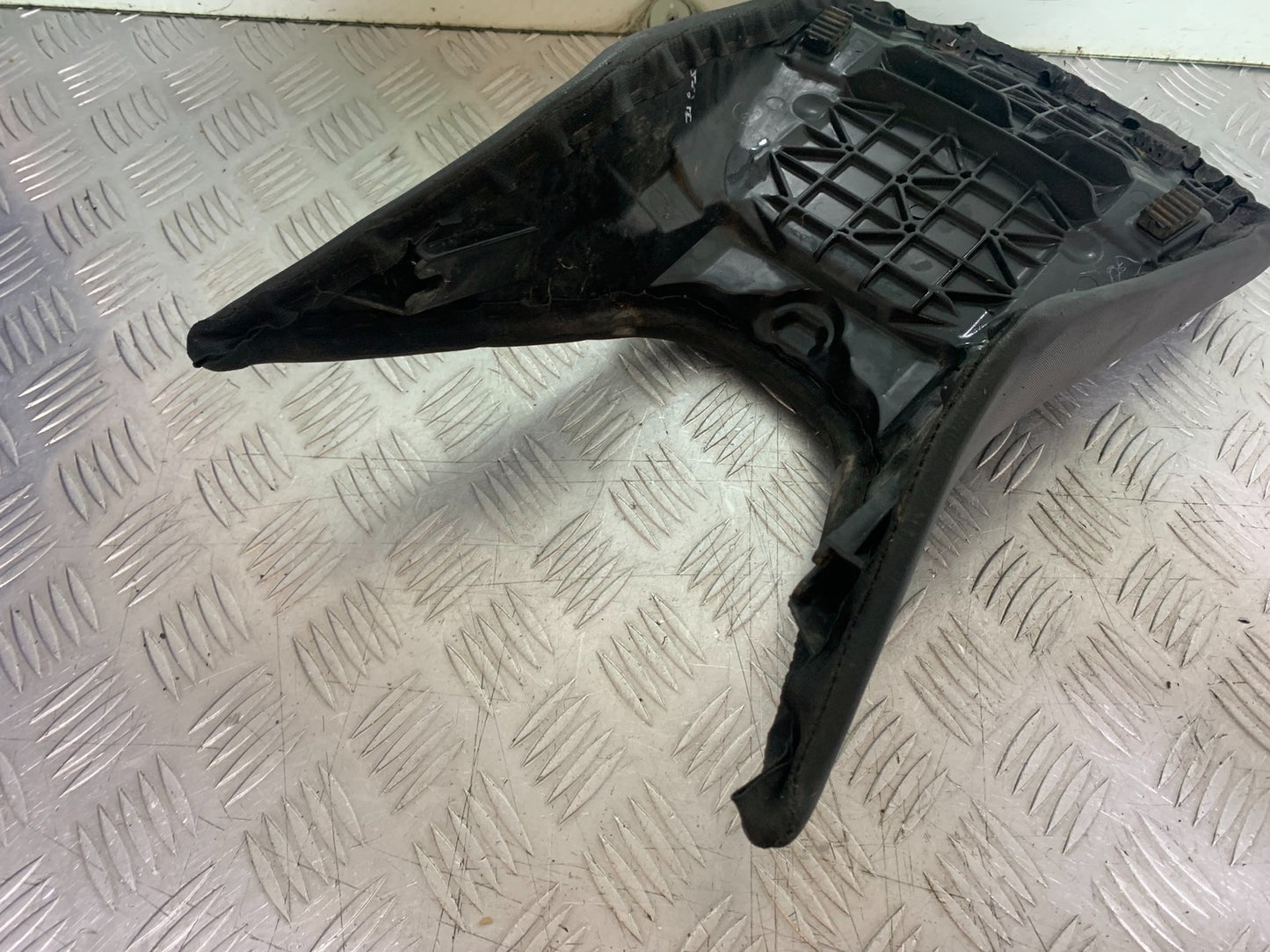 KTM DUKE 125 FRONT SEAT  YEAR 2017-2022 (CMB1222)