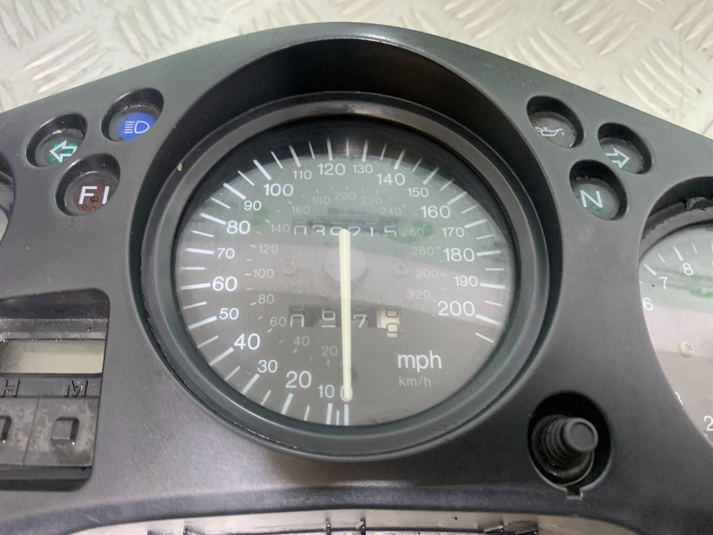HONDA CBR1100 BLACKBIRD CLOCKS SPEEDO DASH   YEAR 1999-2005 (CMB1232)