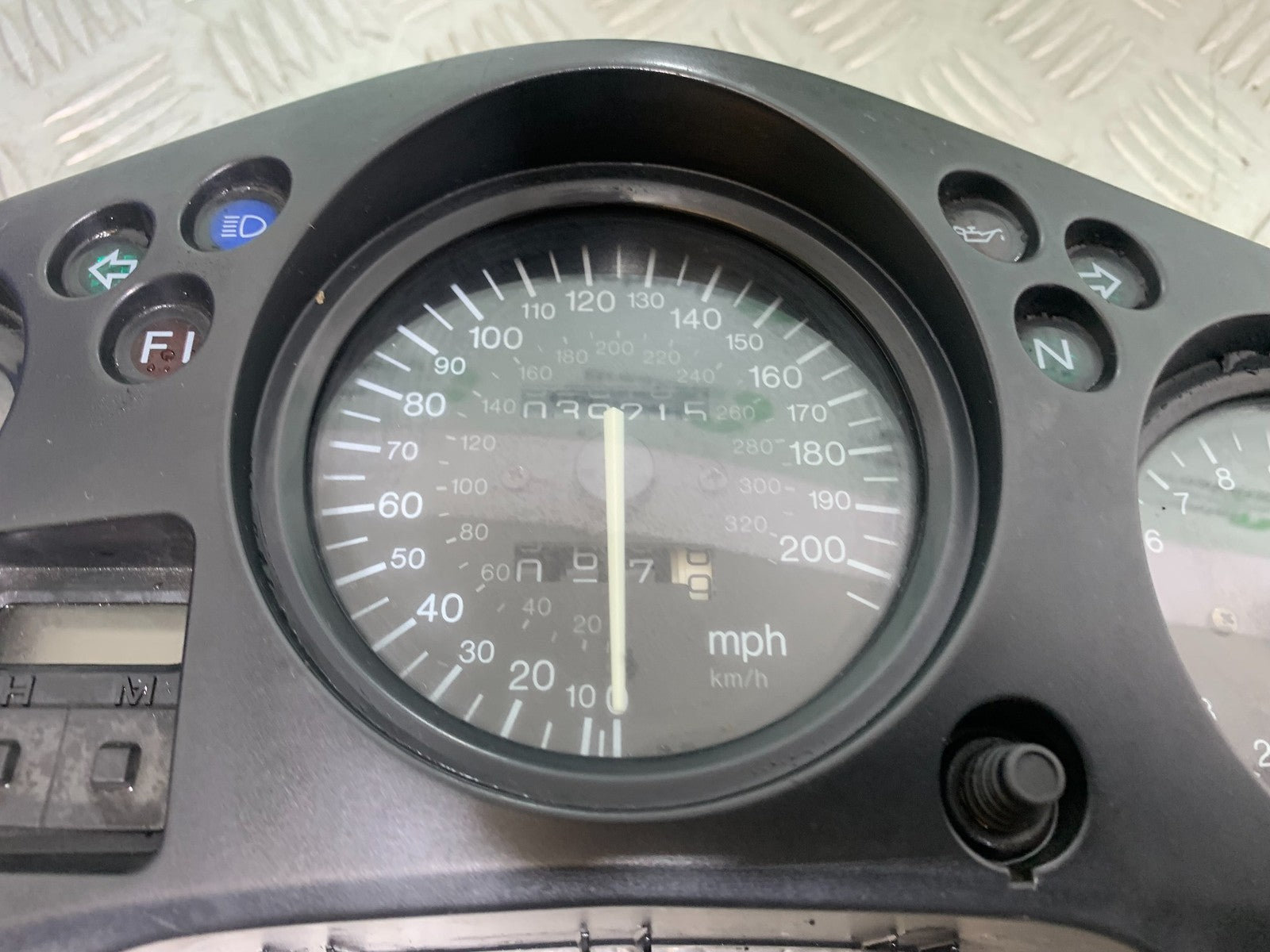 HONDA CBR1100 BLACKBIRD CLOCKS SPEEDO DASH   YEAR 1999-2005 (CMB1232)