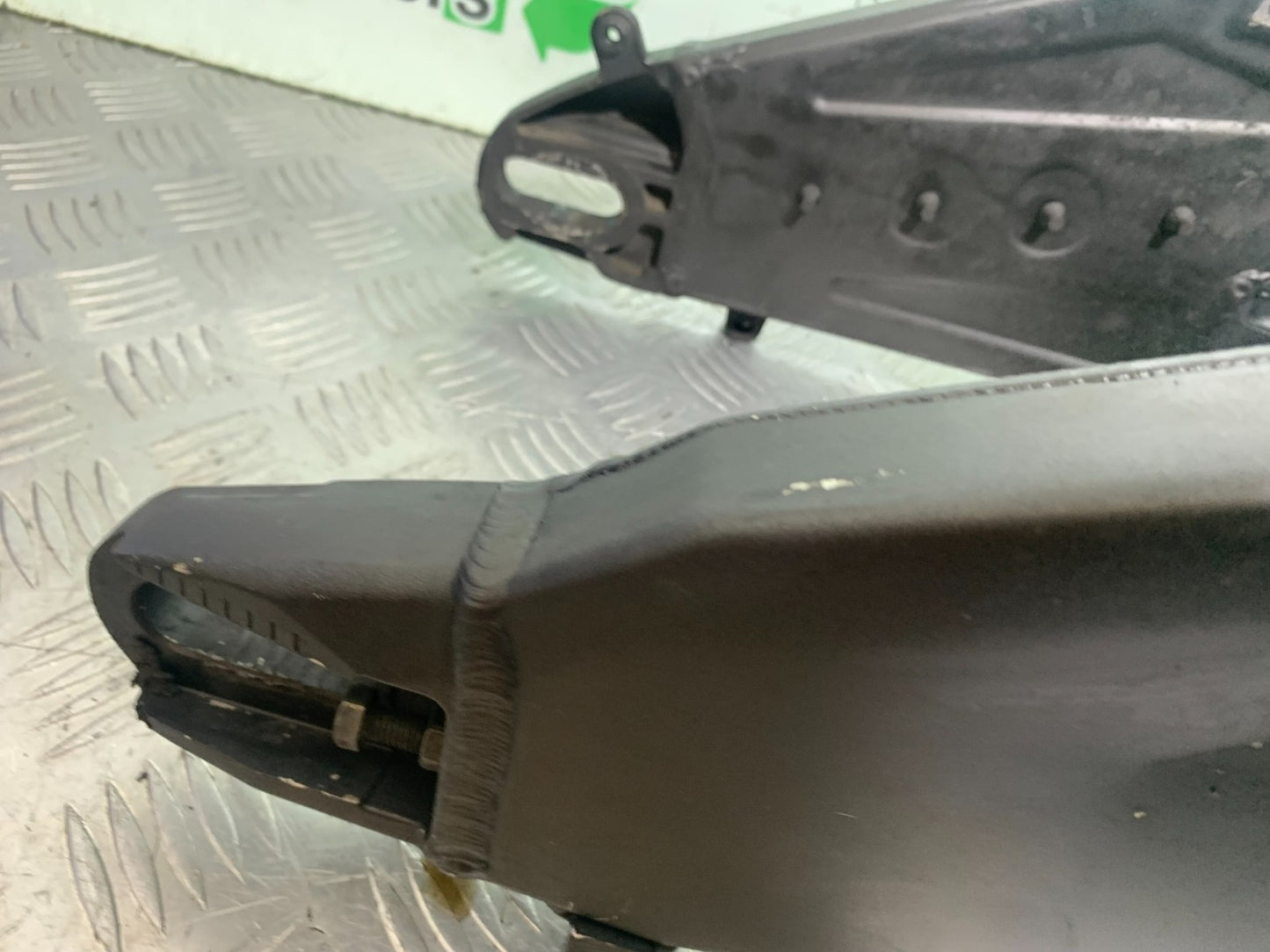 KAWASAKI ZX10R ZX10 R SWINGARM  2008-2010 (CMB1206)