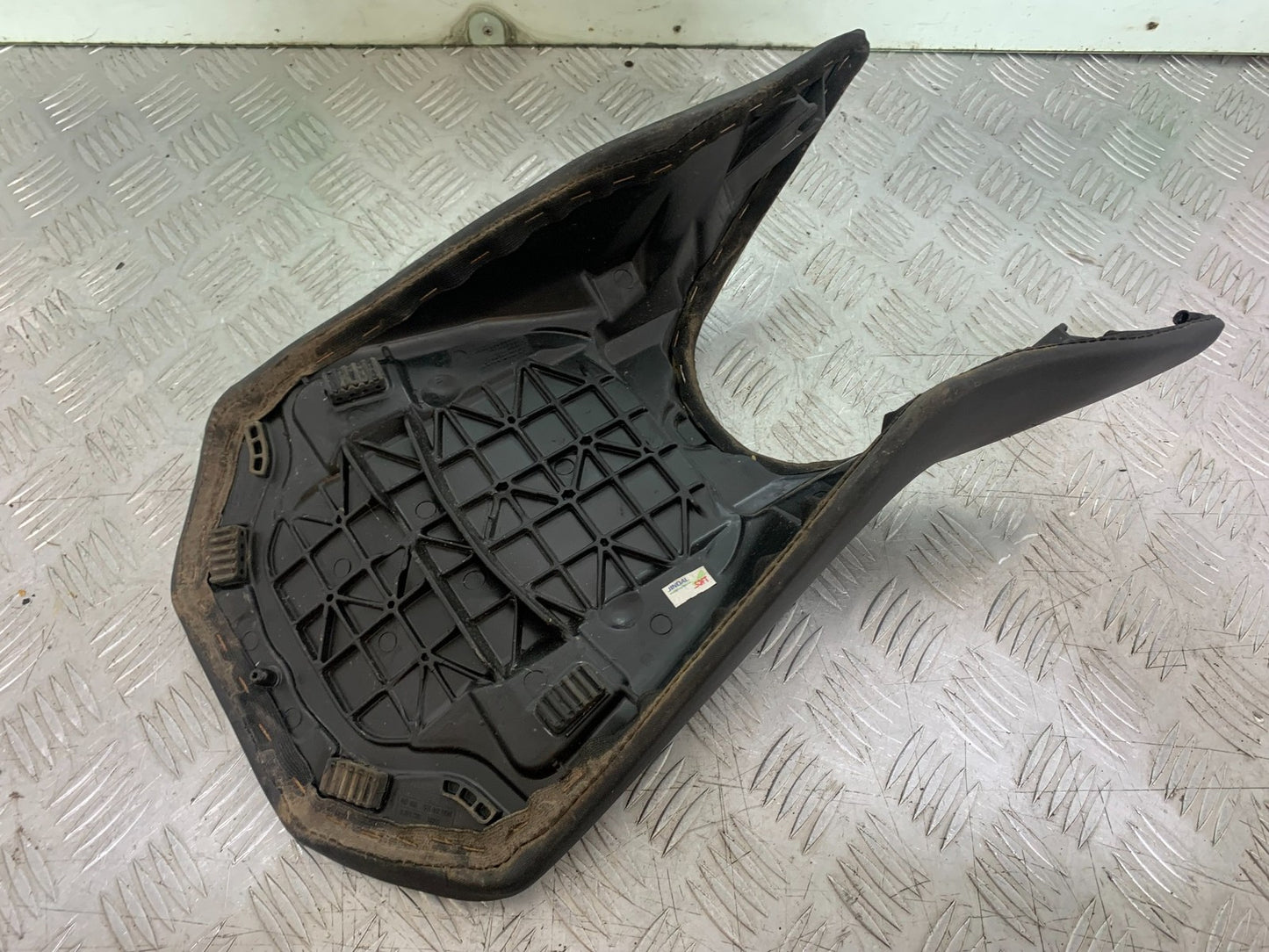 KTM 125 DUKE FRONT SEAT  YEAR 2018-2023 (CMB1185)
