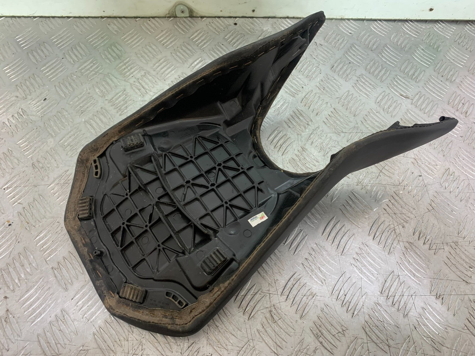 KTM 125 DUKE FRONT SEAT  YEAR 2018-2023 (CMB1185)