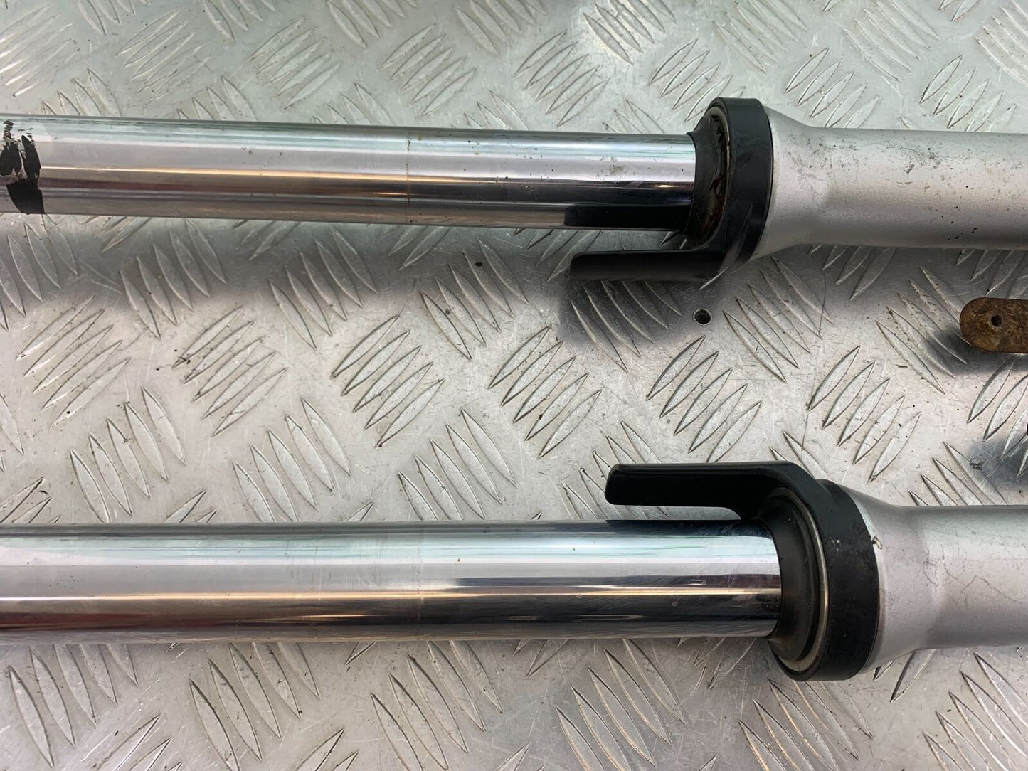 KAWASAKI ER6 N FORKS (BENT)  YEAR 2005-2008 (CMB1034)