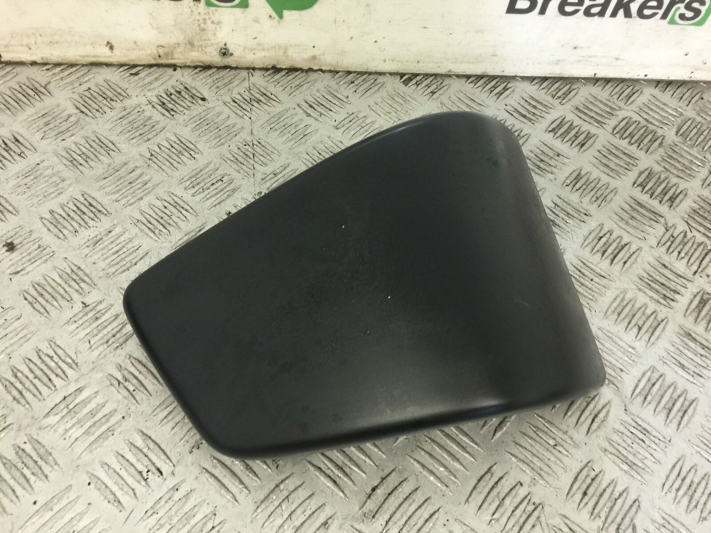 HONDA VT750 VT 750 SHADOW RIGHT SEAT PANEL    YEAR 1998-99 (STOCK 685)