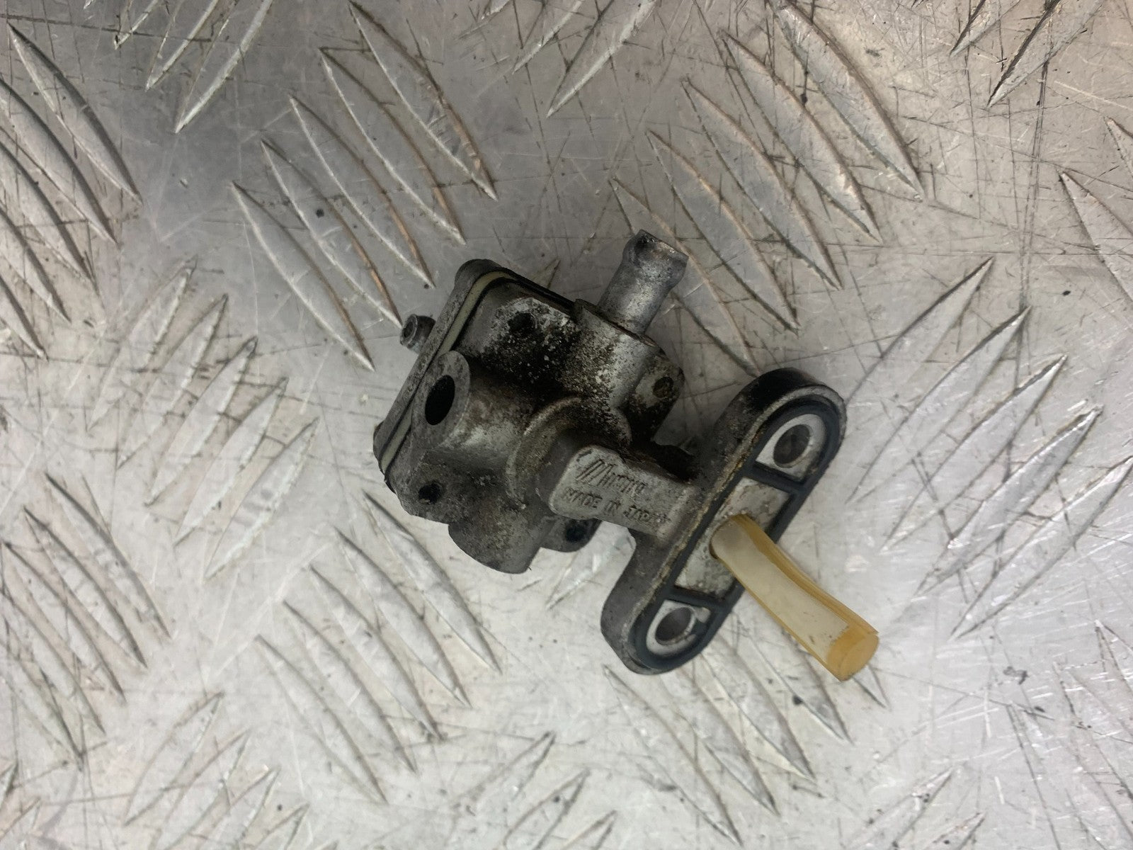 SUZUKI GSX750 INAZUMA PETROL TAP   YEAR 1998-2003 (CMB1308)