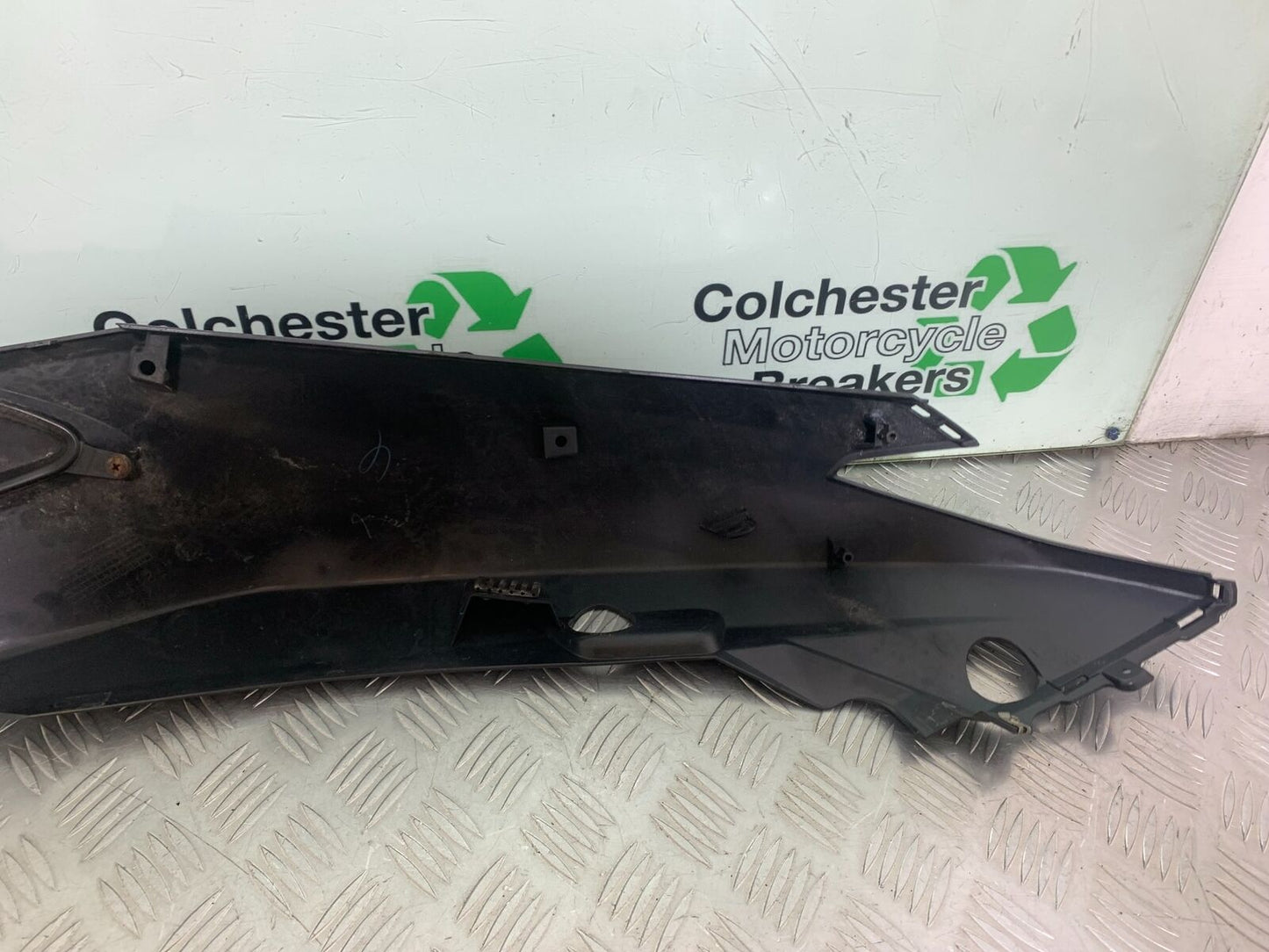 SUZUKI AN400 AN 400 BURGMAN LEFT SEAT PANEL YEAR 2017-2024 (CMB1118)