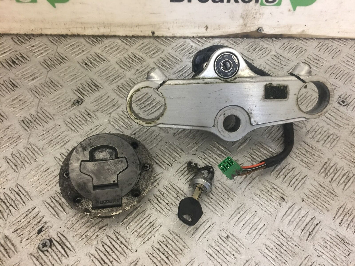 SUZUKI SV650 SV 650 LOCKS AND KEY  YEAR 1999 (STOCK 681)
