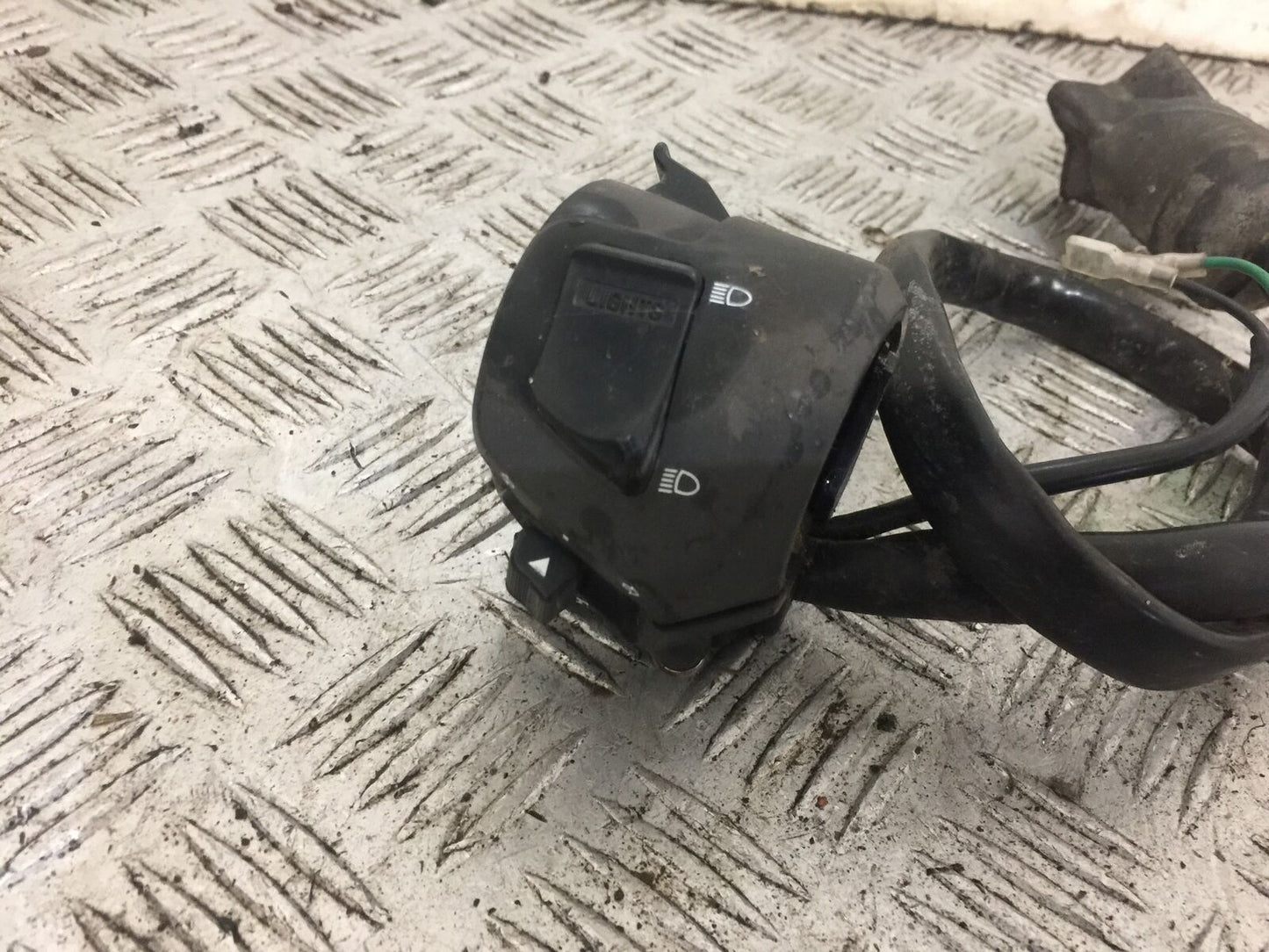 KAWASAKI J300 J 300 LEFT SWITCH GEAR  YEAR 2015 (STOCK 711)
